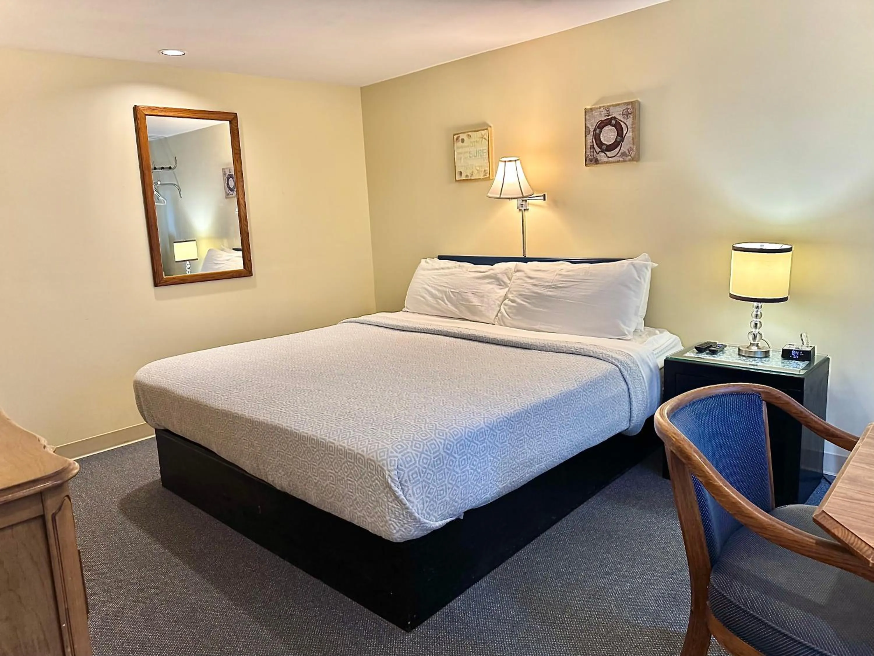 Bedroom, Bed in Skaneateles Inn on 20