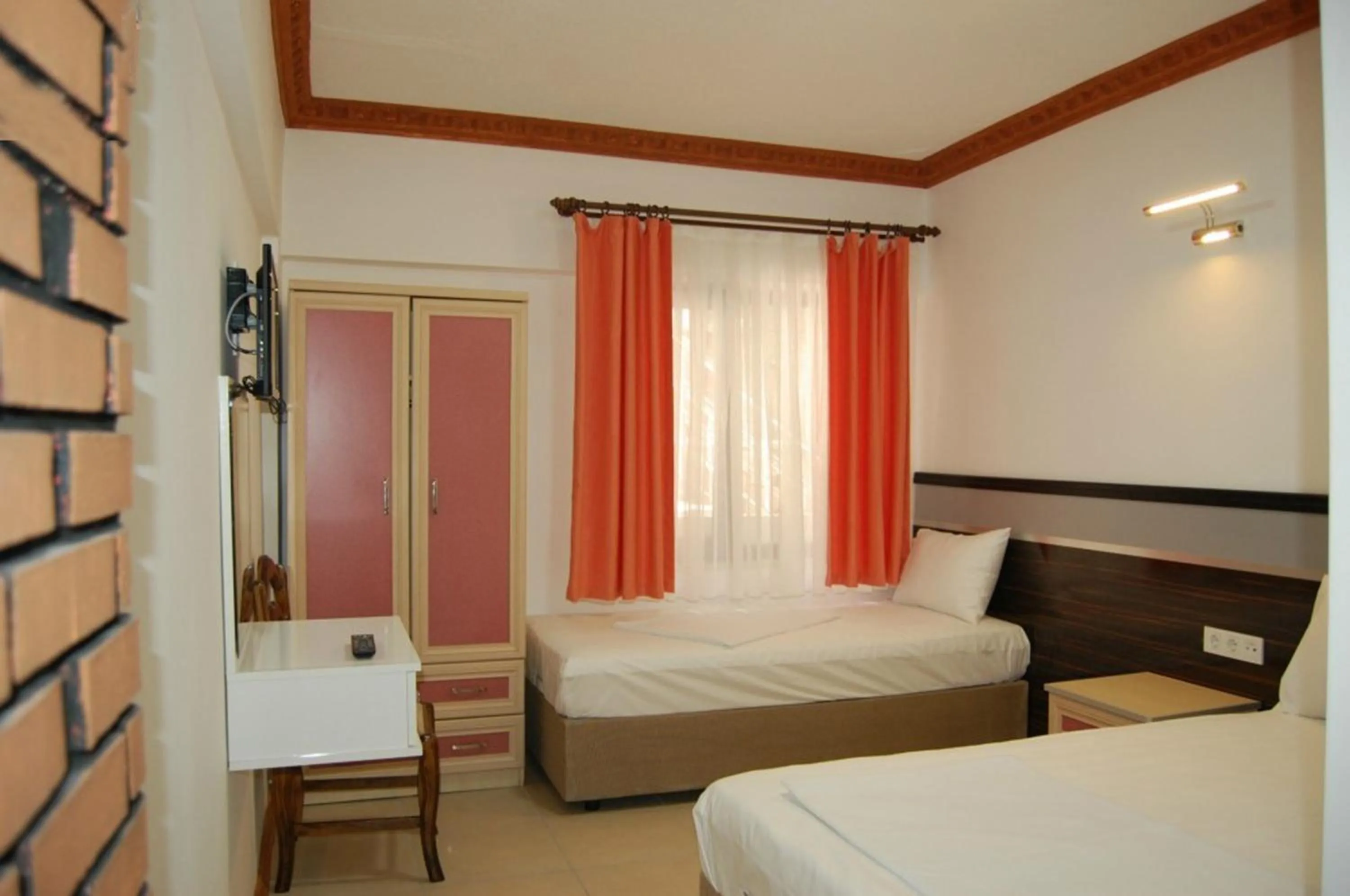 Photo of the whole room, Bed in Ören Konak Otel