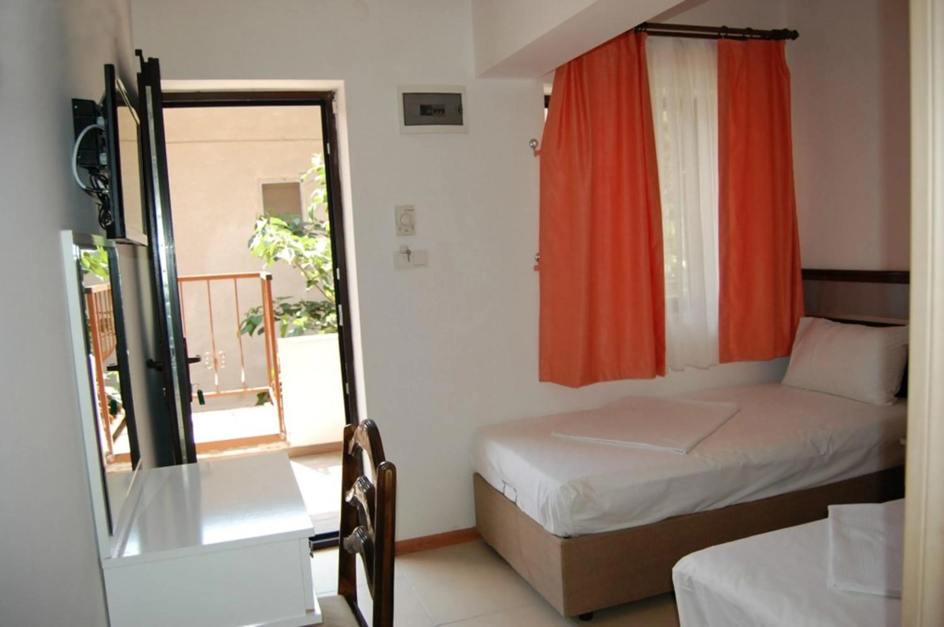 Photo of the whole room, Bed in Ören Konak Otel