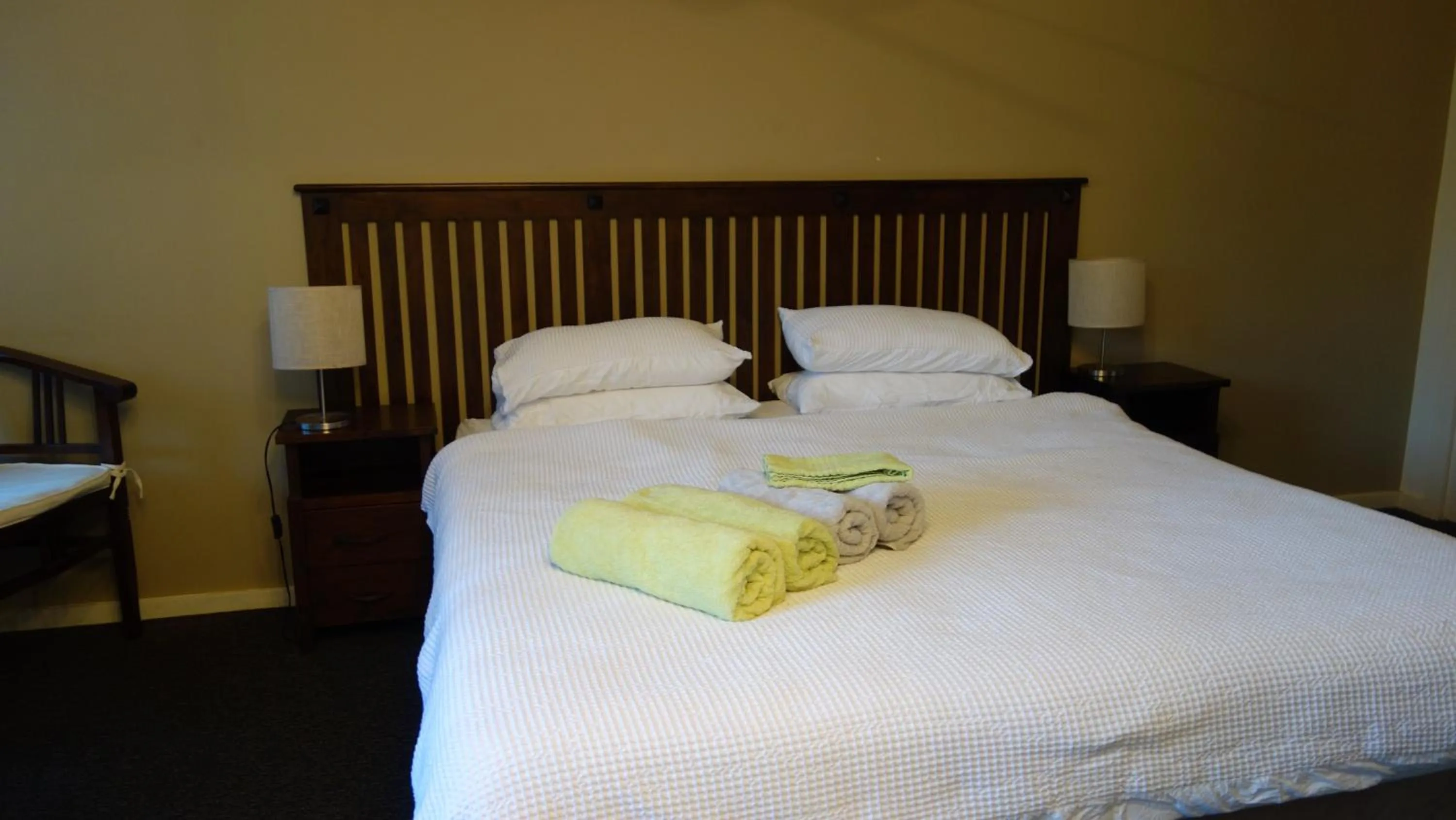 Photo of the whole room, Bed in Bali Studio