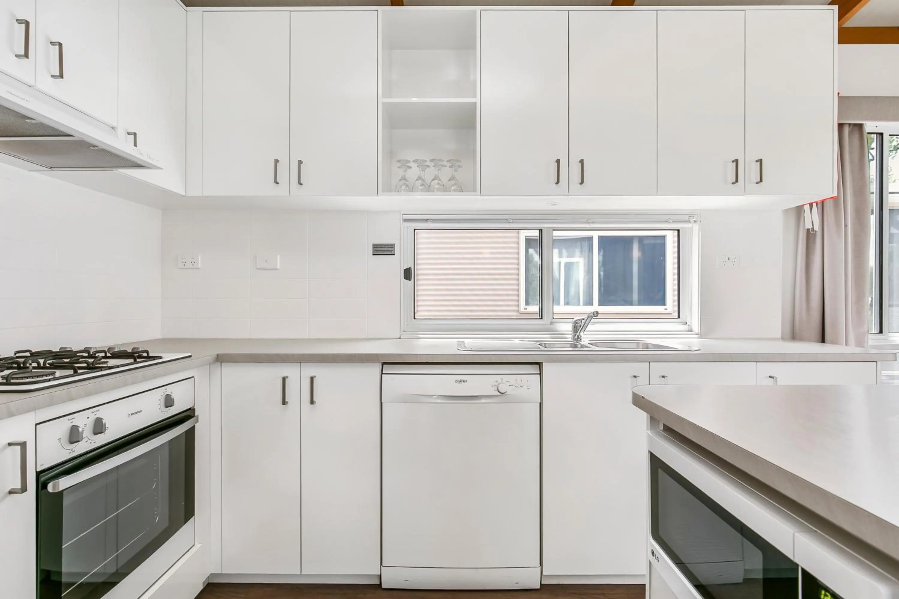 Kitchen or kitchenette in BIG4 Mannum Holiday Park