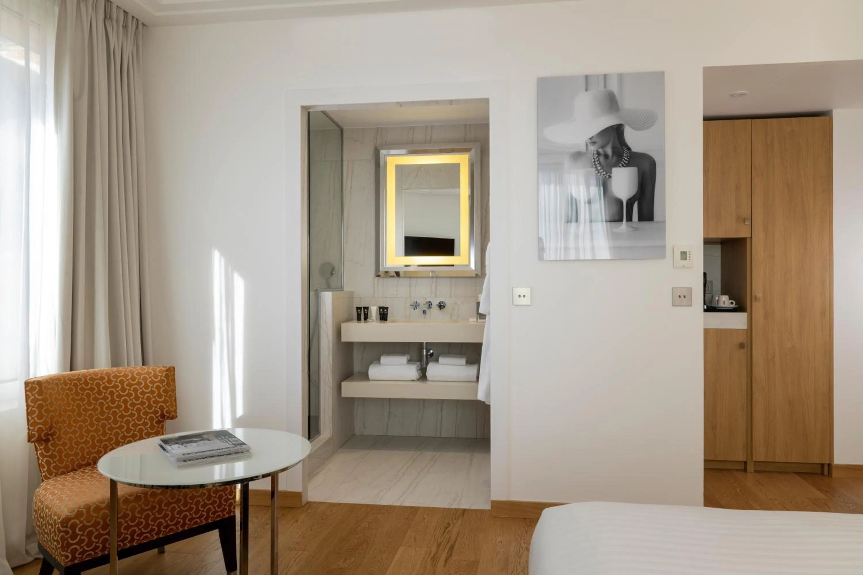 Photo of the whole room in Hôtel De Castiglione