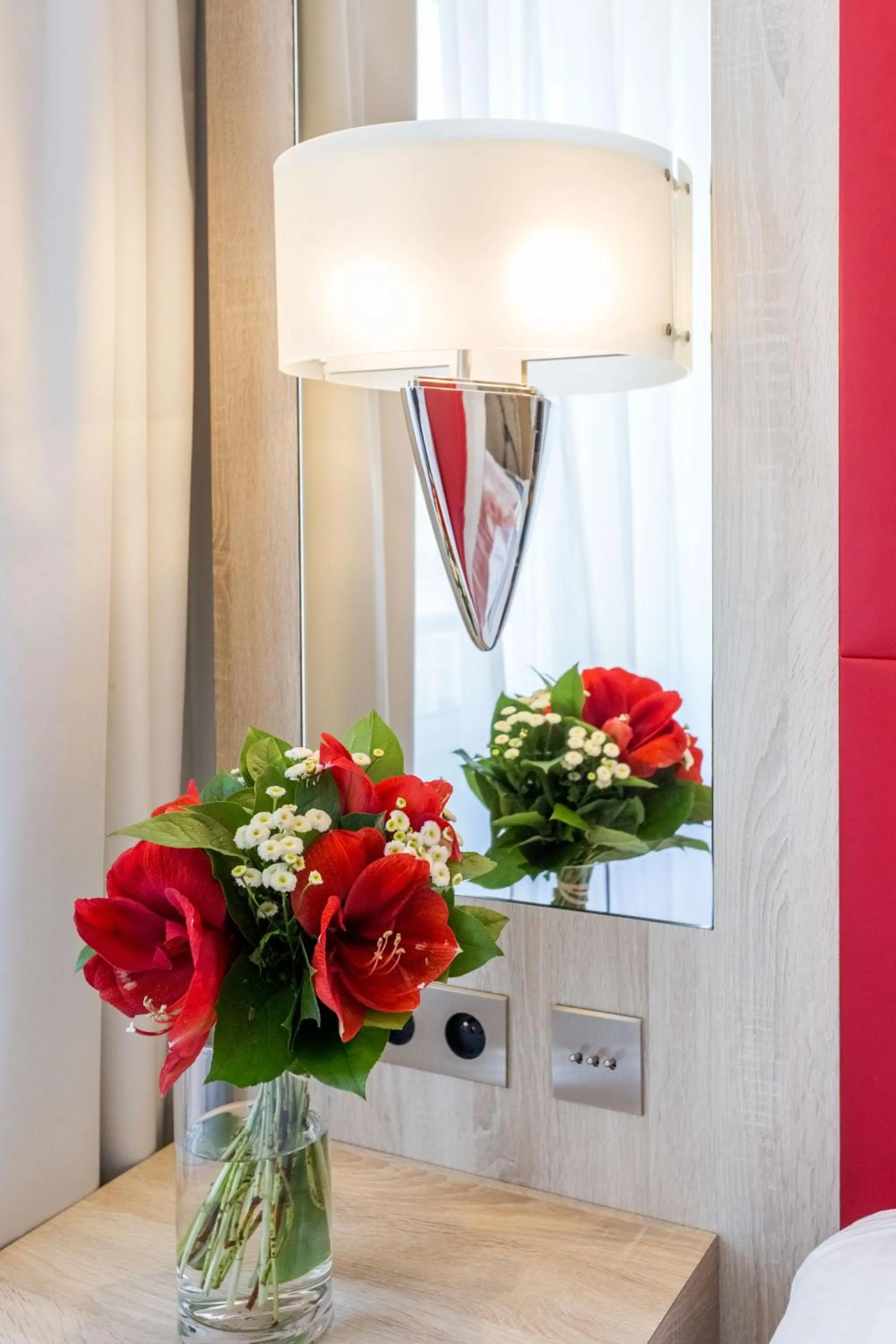 Photo of the whole room in Hôtel De Castiglione