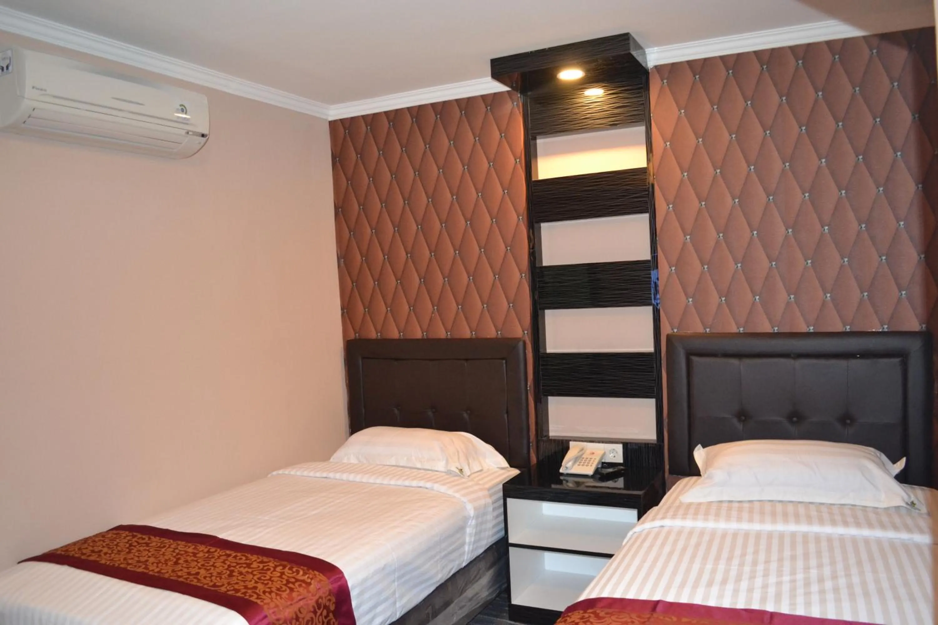 Photo of the whole room, Bed in Puncak Budget Hotel