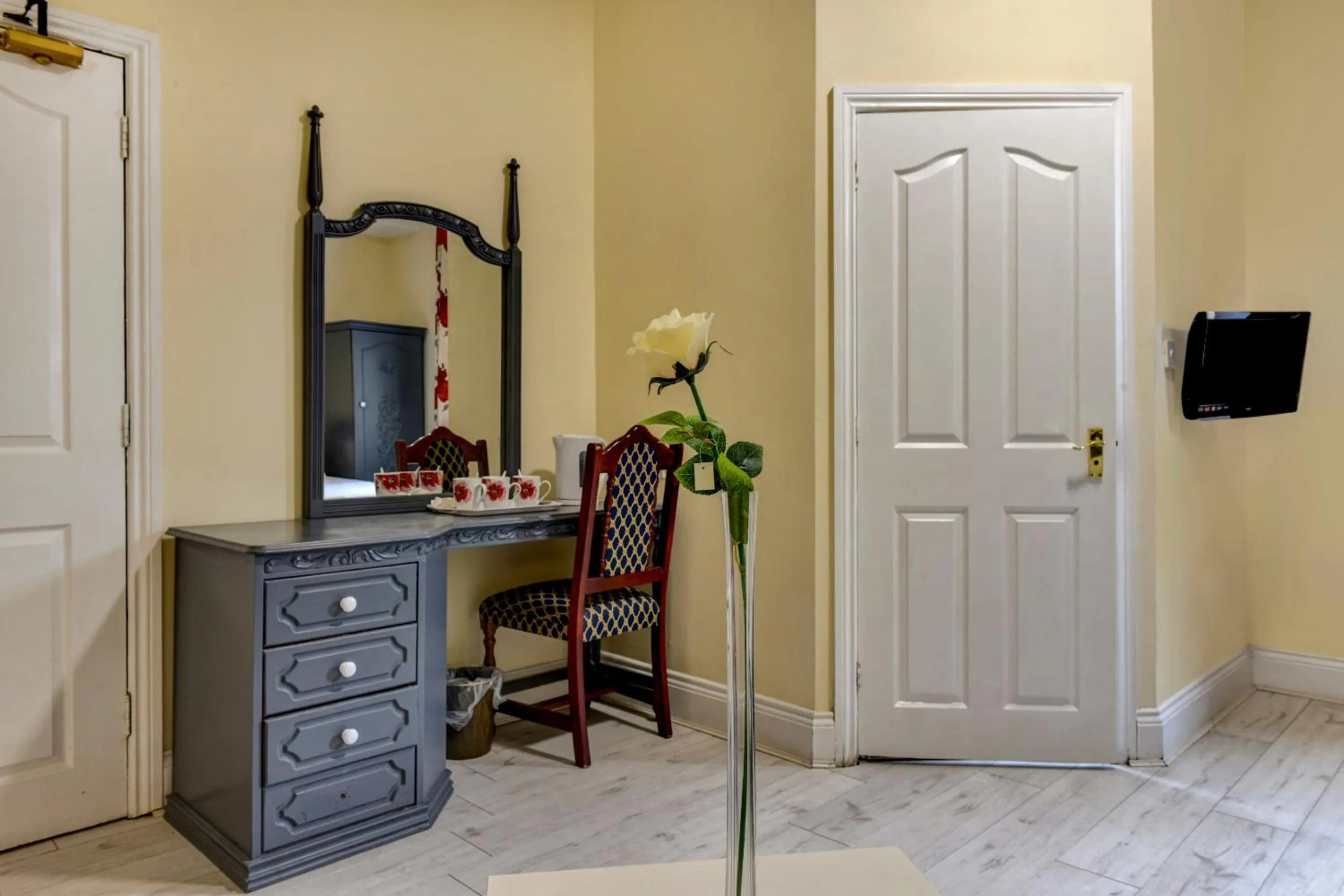 Bedroom in Empire Hotel