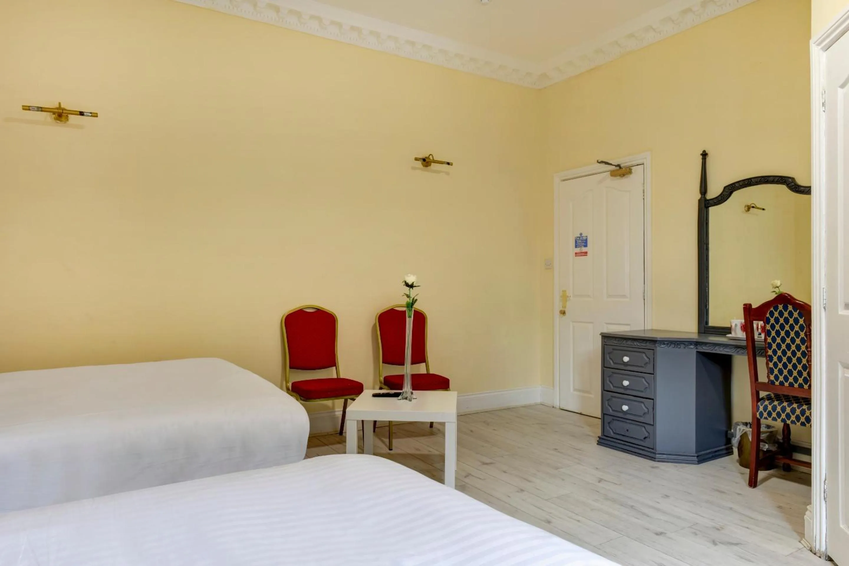 Bedroom, Bed in Empire Hotel