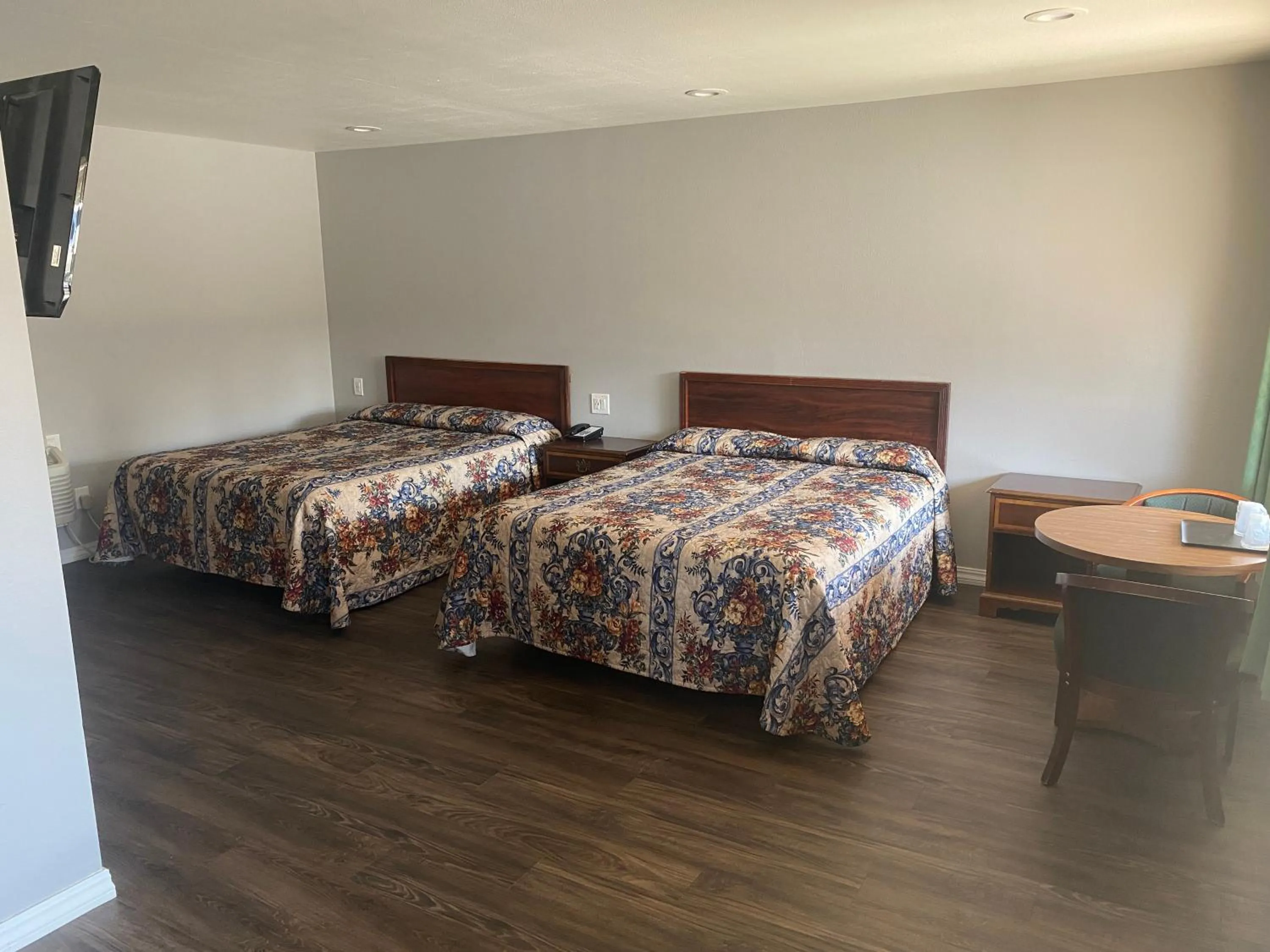 Bedroom, Bed in Sun Valley Inn