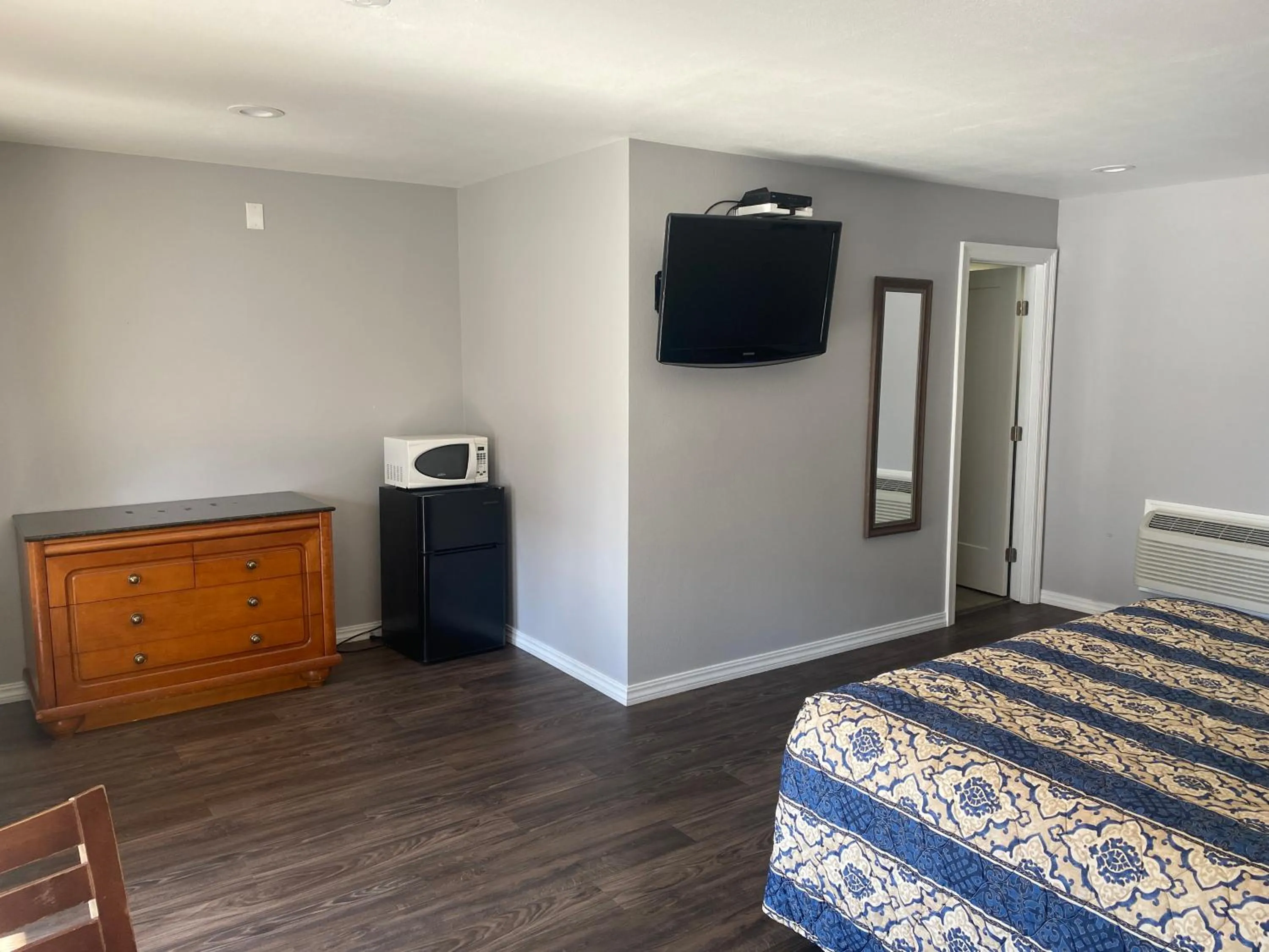 TV and multimedia, Bed in Sun Valley Inn