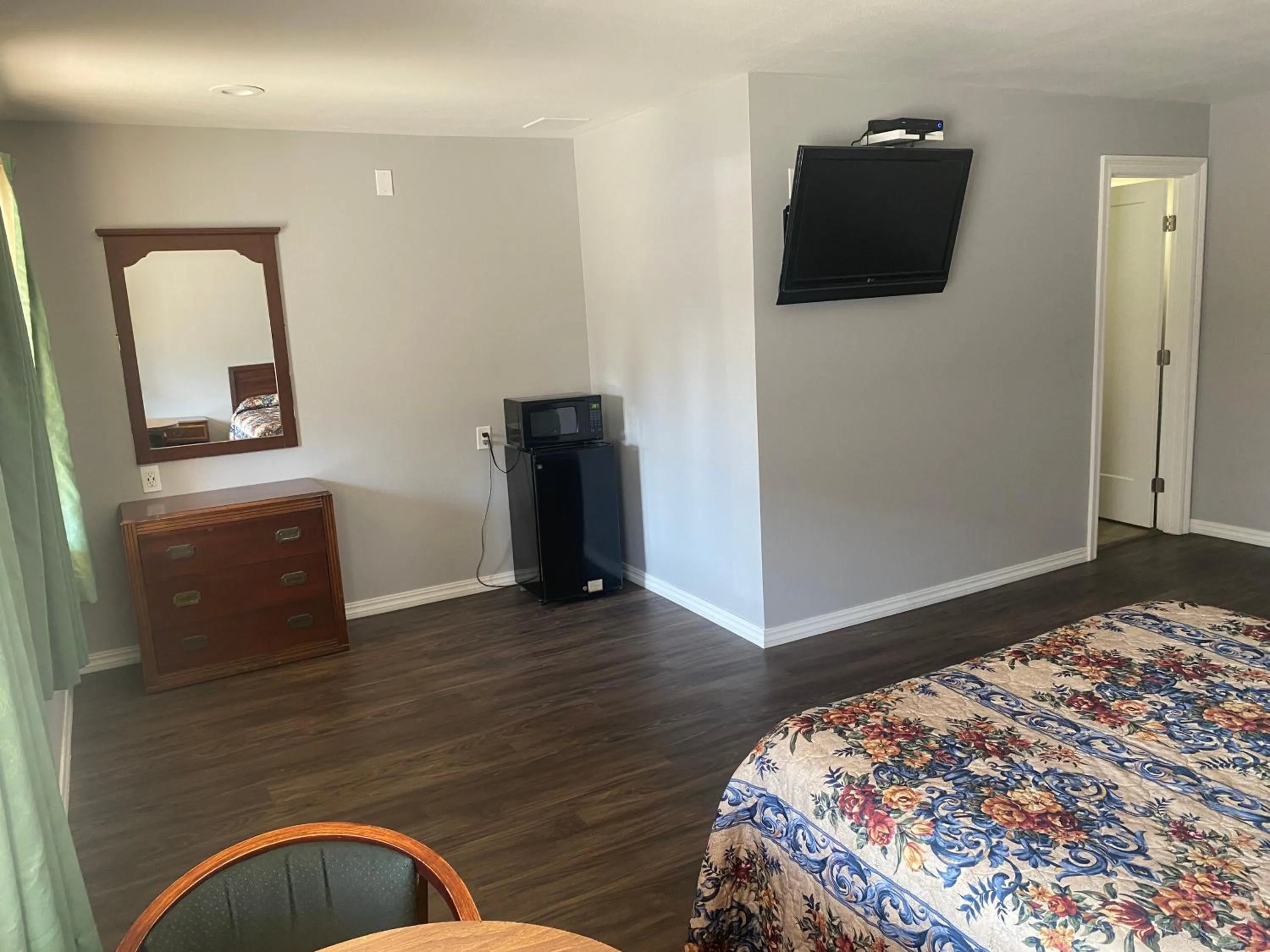 TV and multimedia, Bed in Sun Valley Inn