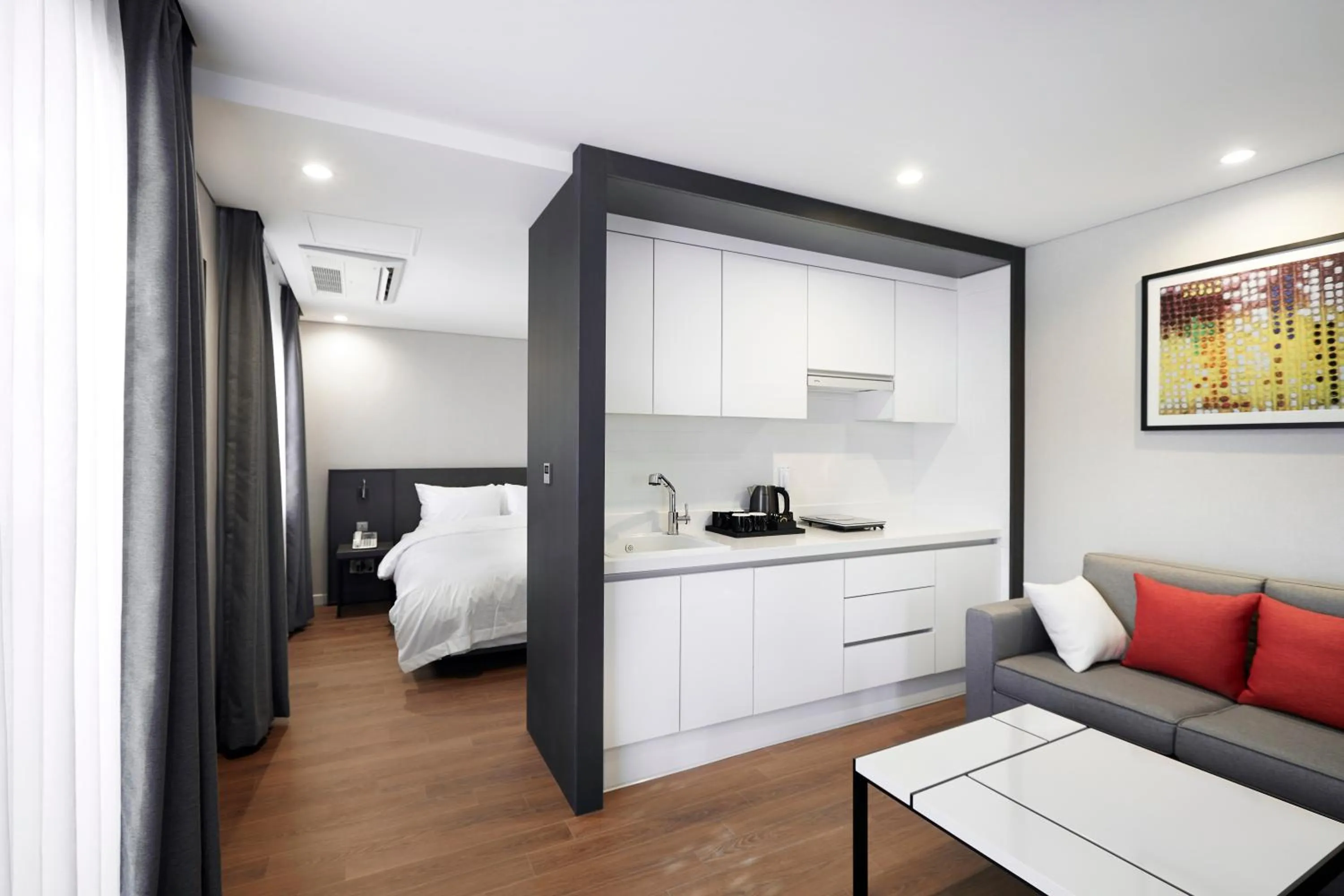 Kitchen or kitchenette, Bed in Arban City Hotel