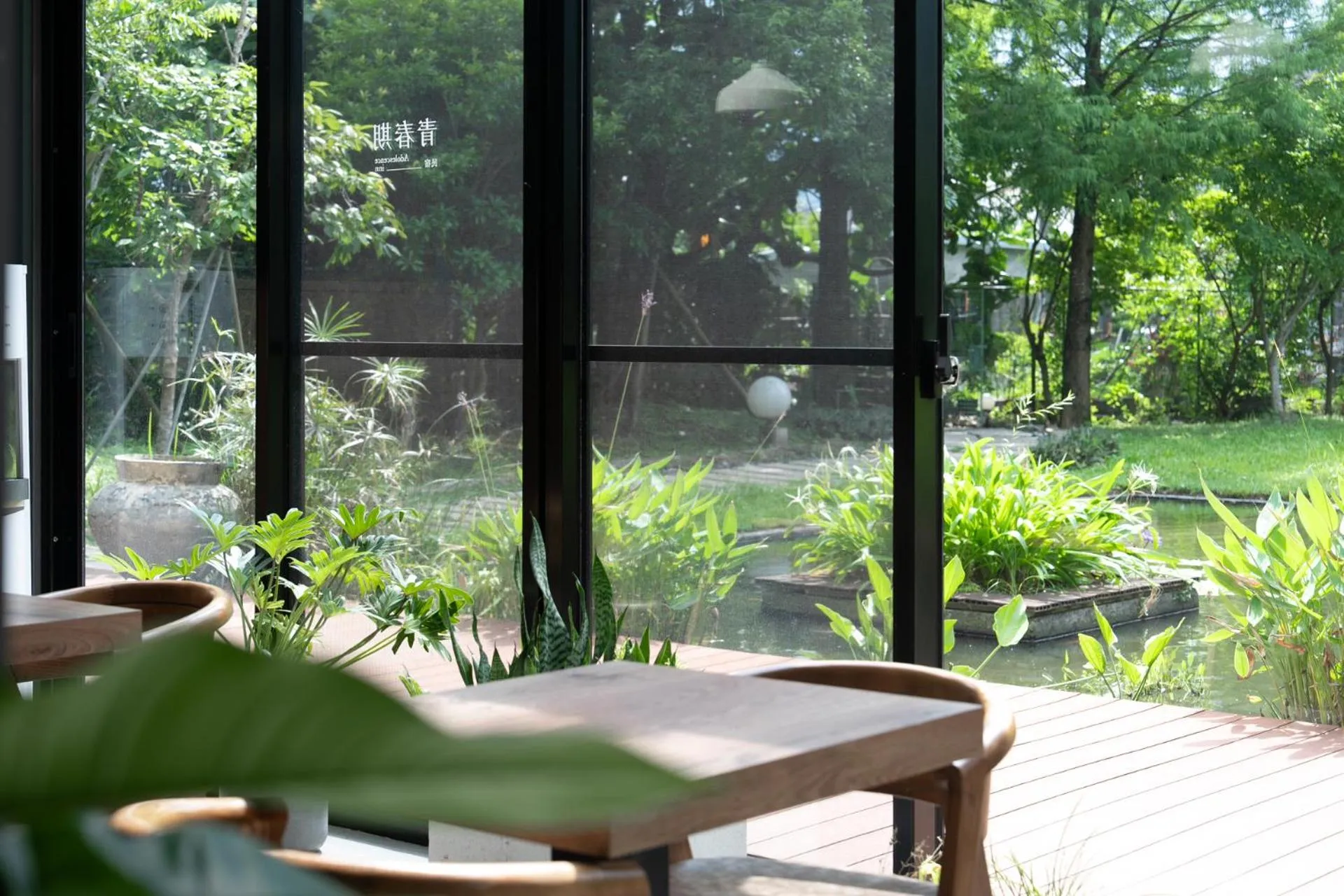 Restaurant/places to eat in Onsense Villa