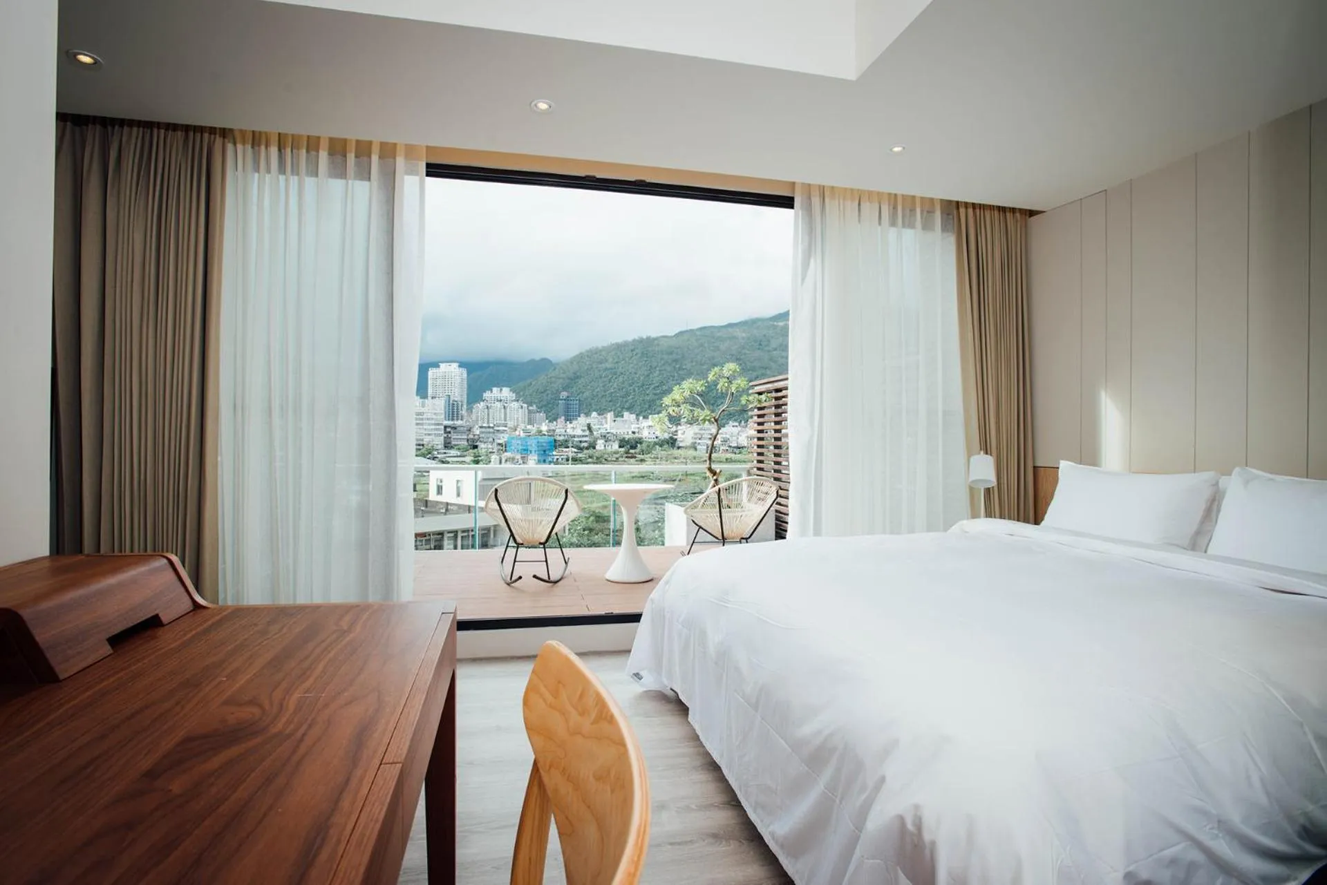 Photo of the whole room, Bed in Onsense Villa