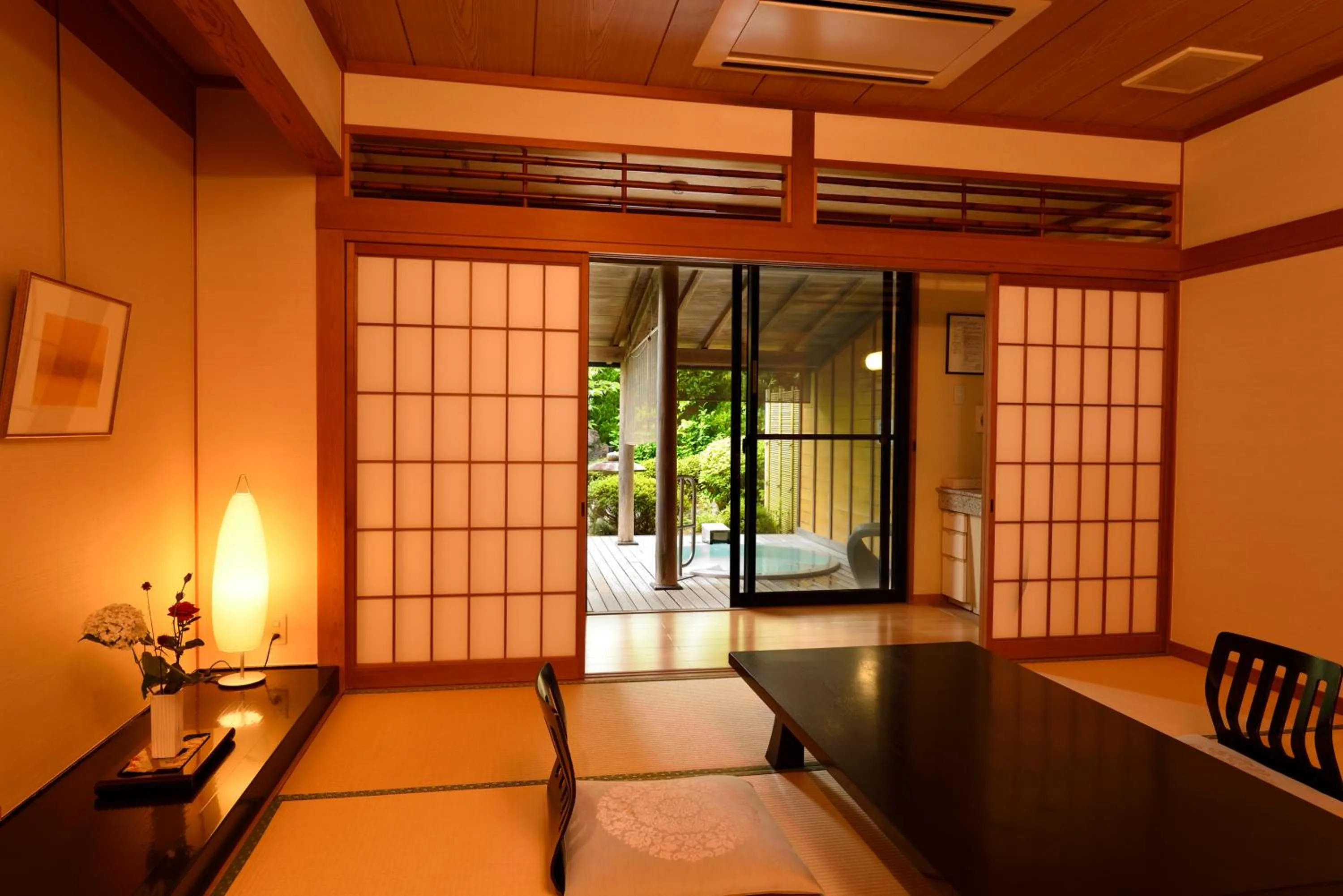 Hot Spring Bath in Kaikatei Hanagozen