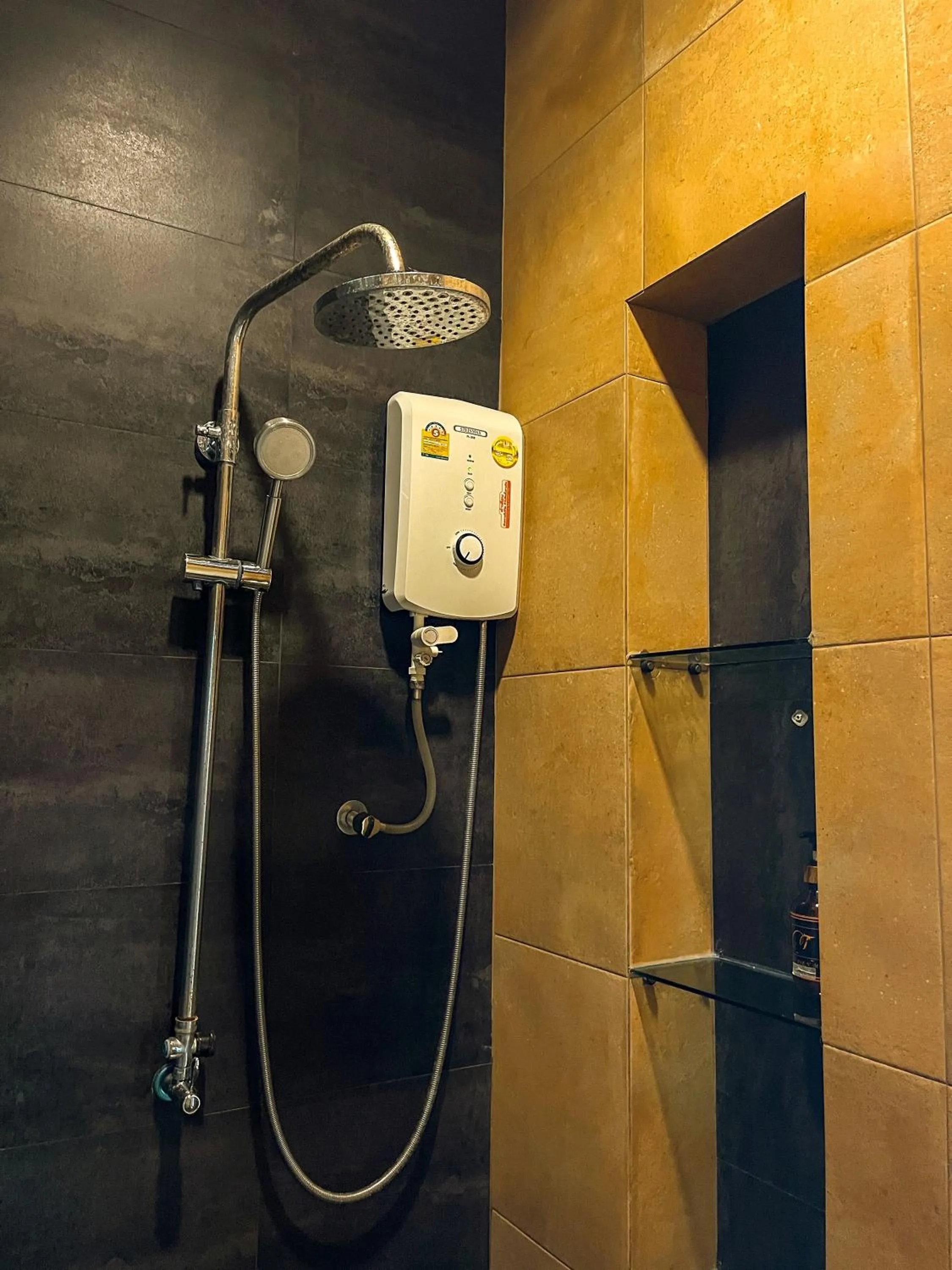 Bathroom in BaanMee Phuket near Chalong Pier