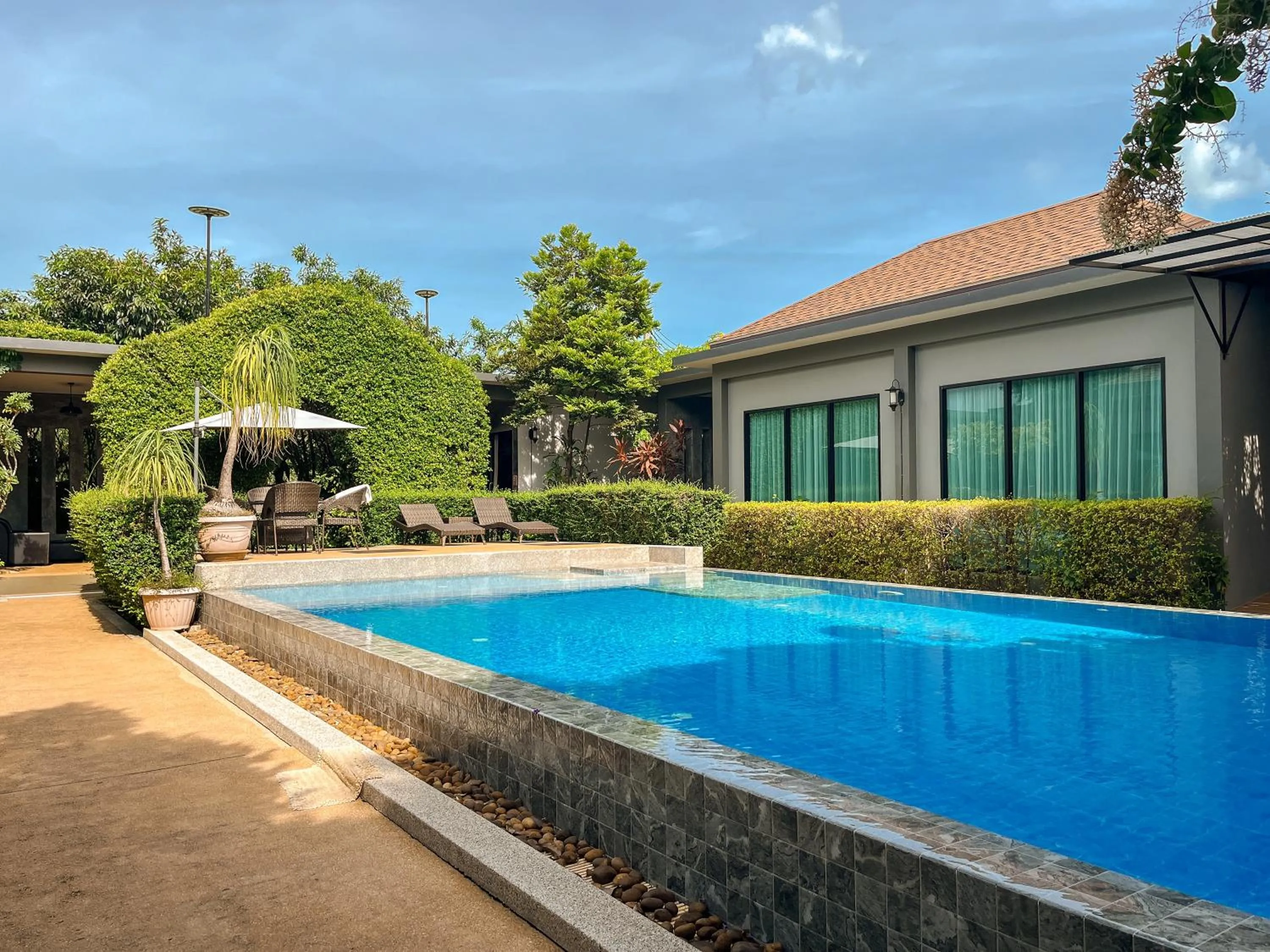 Swimming pool in BaanMee Phuket near Chalong Pier