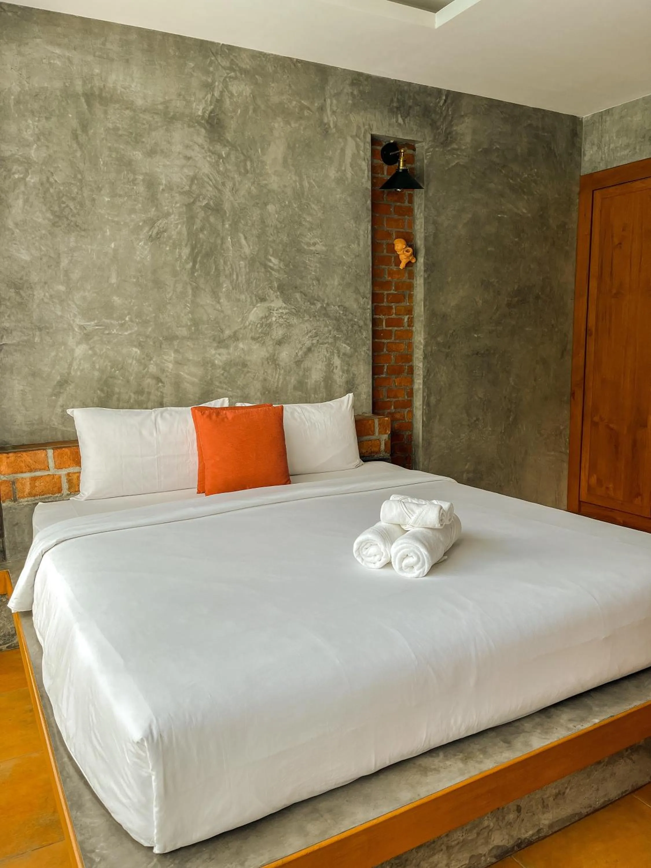 Bed in BaanMee Phuket near Chalong Pier