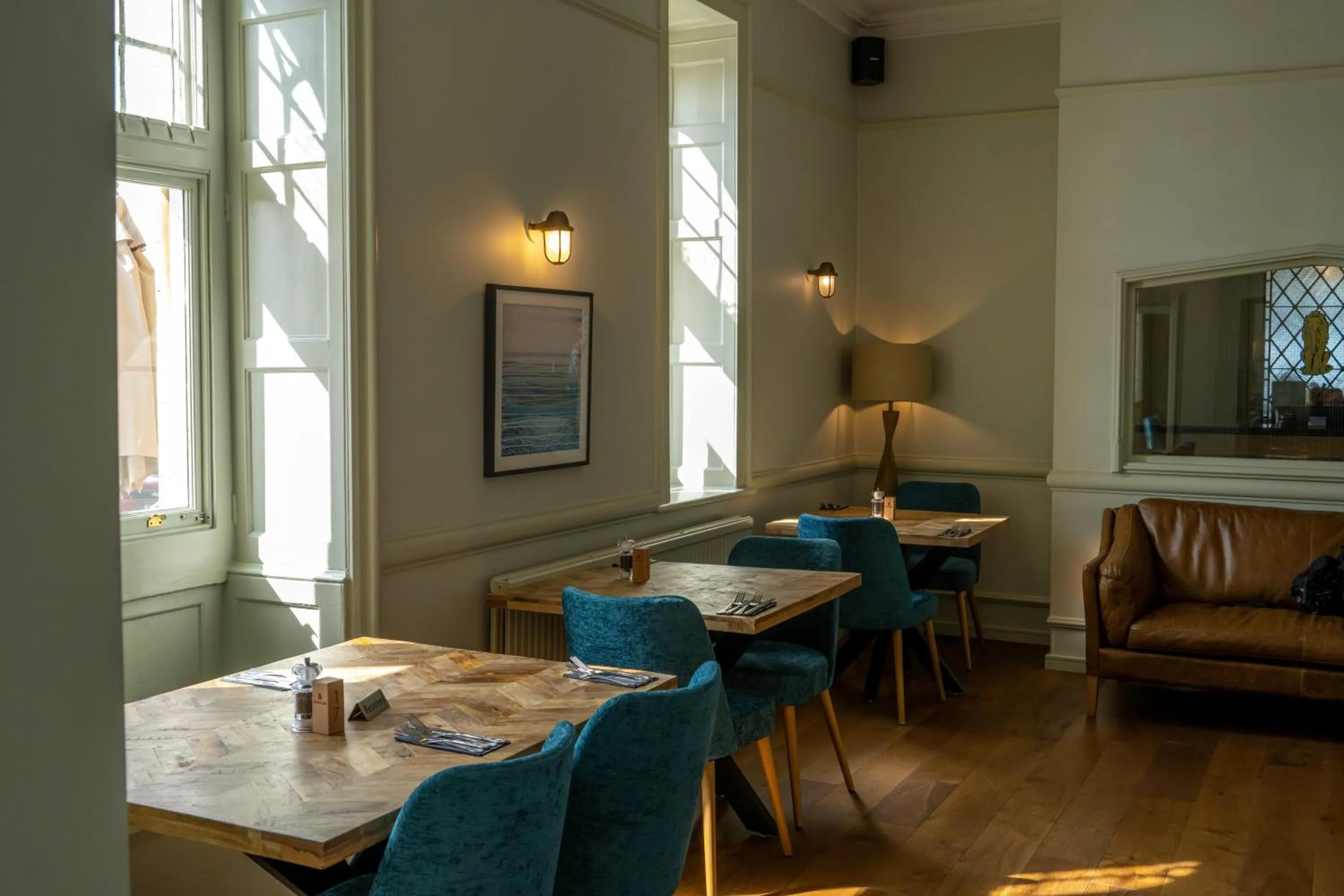 Restaurant/places to eat in The Golden Lion Hotel