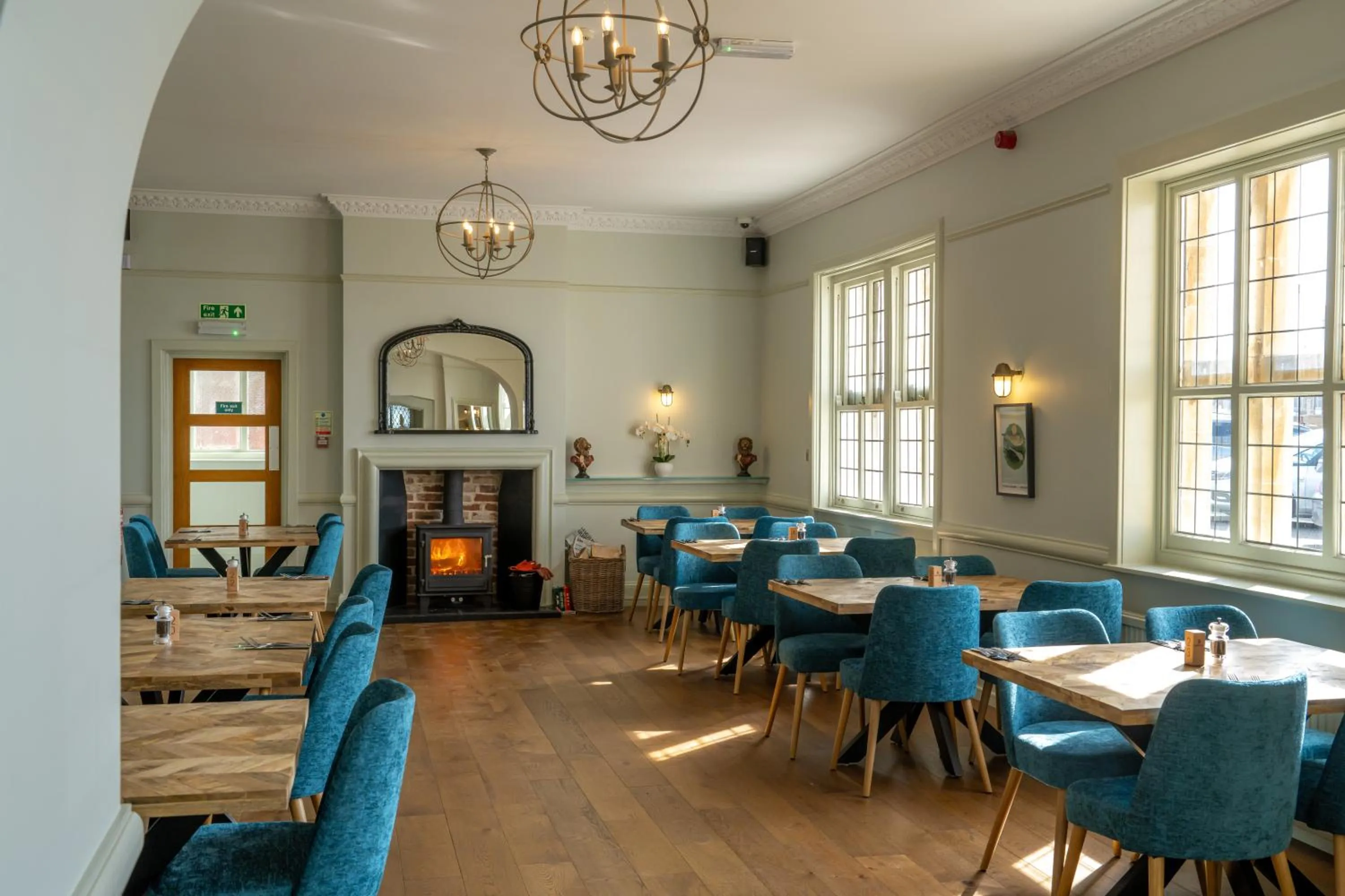 Restaurant/places to eat in The Golden Lion Hotel