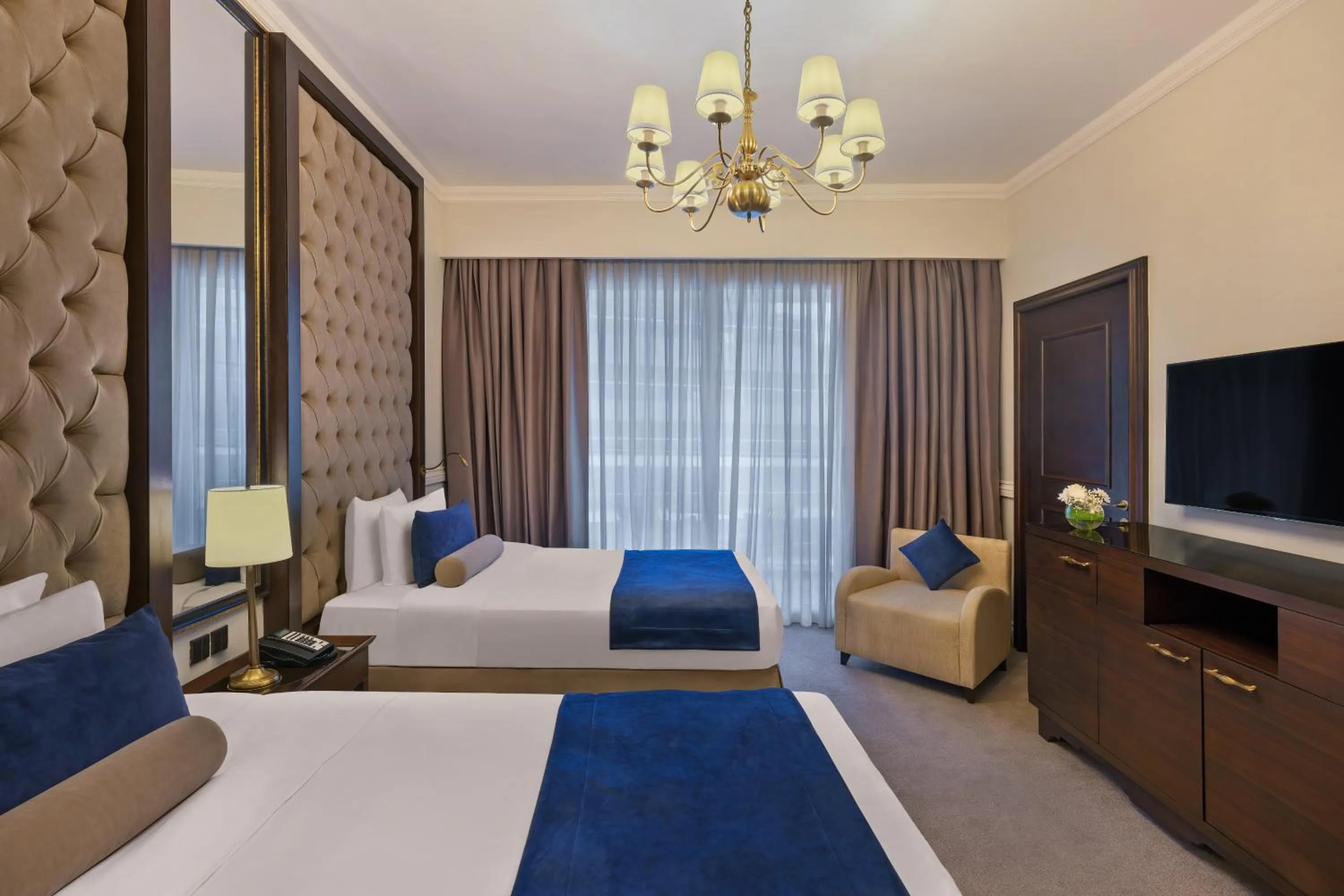 Bedroom, Bed in Dukes The Palm Dubai Hotel