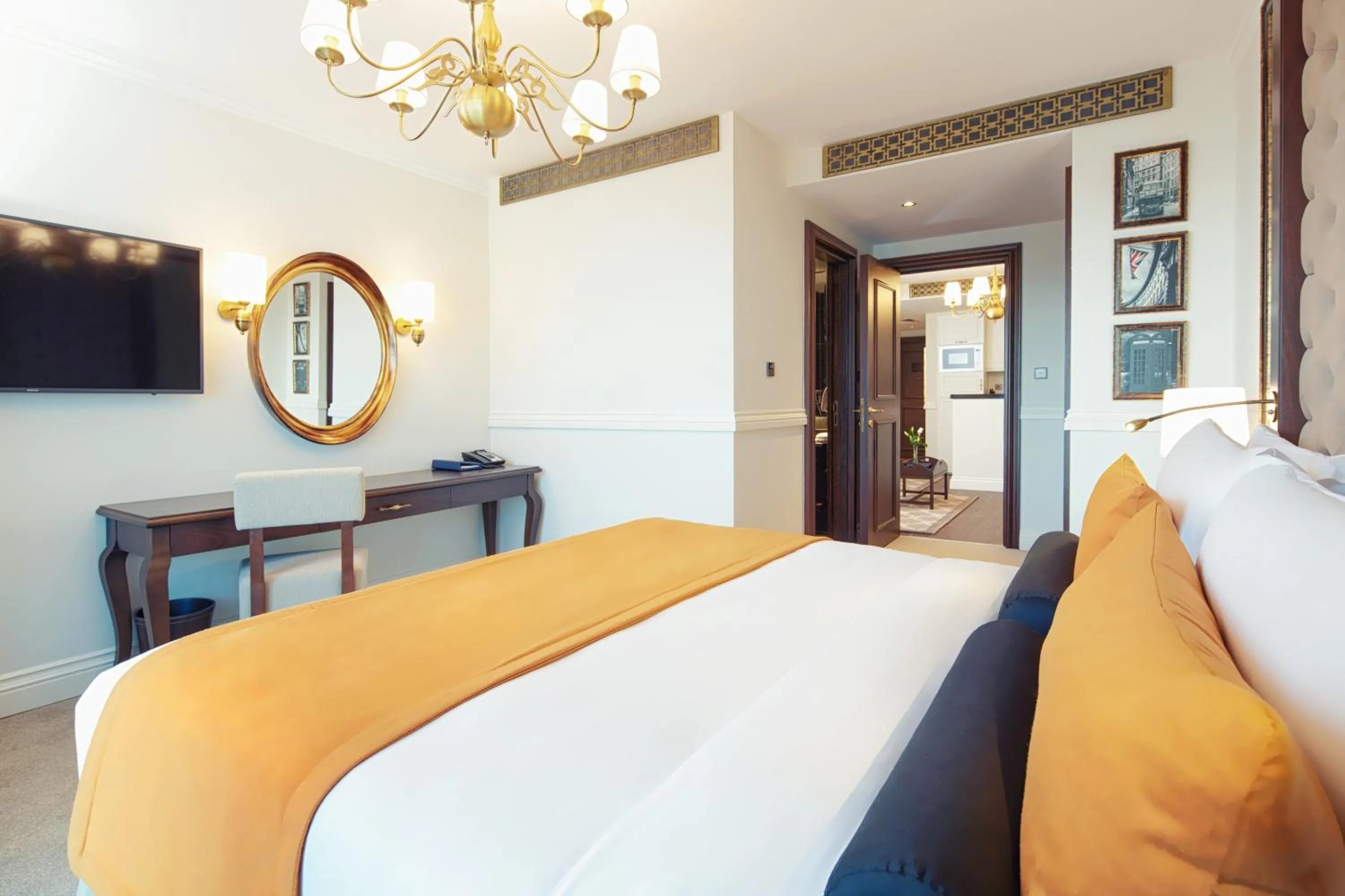 Bedroom, Bed in Dukes The Palm Dubai Hotel