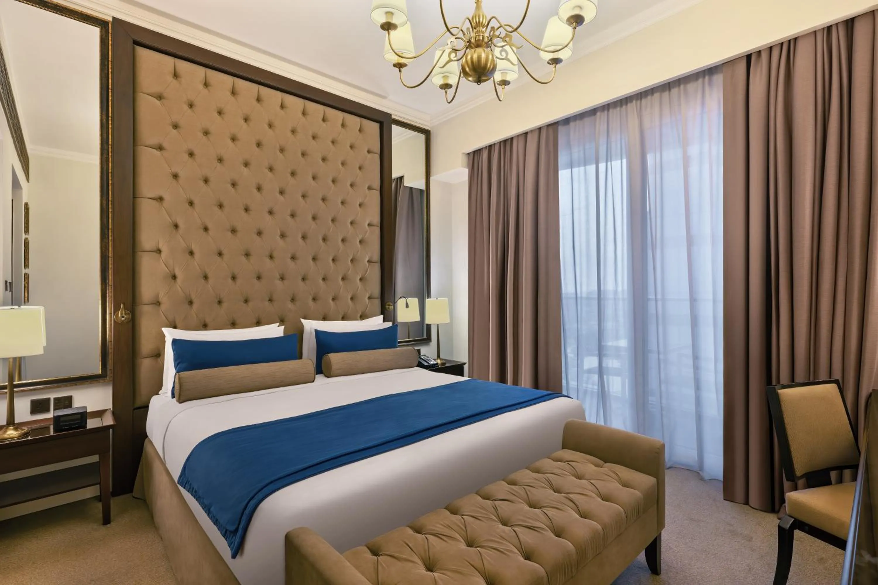 Bedroom, Bed in Dukes The Palm Dubai Hotel