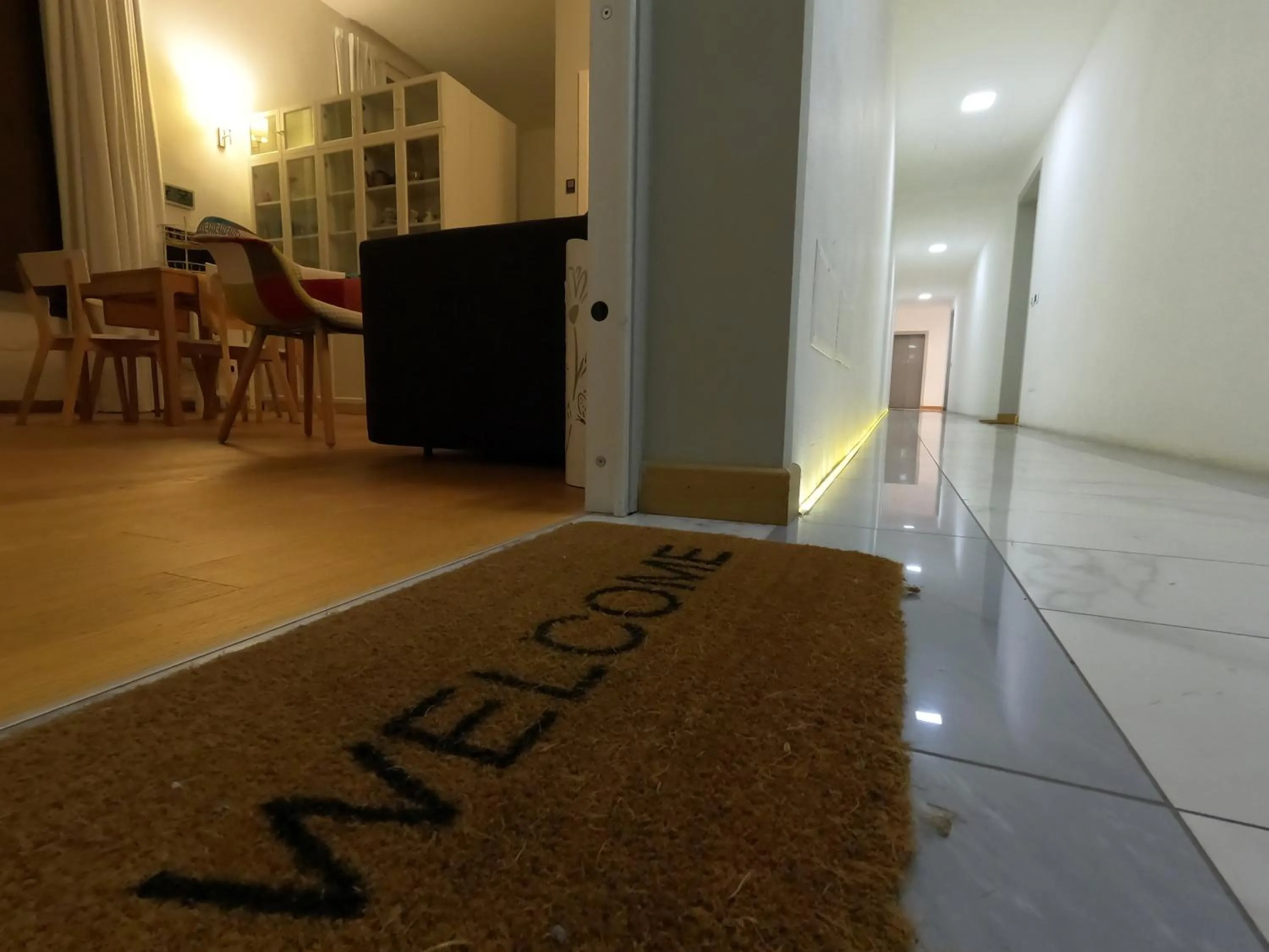 Text overlay in Five Roses Bed & Breakfast