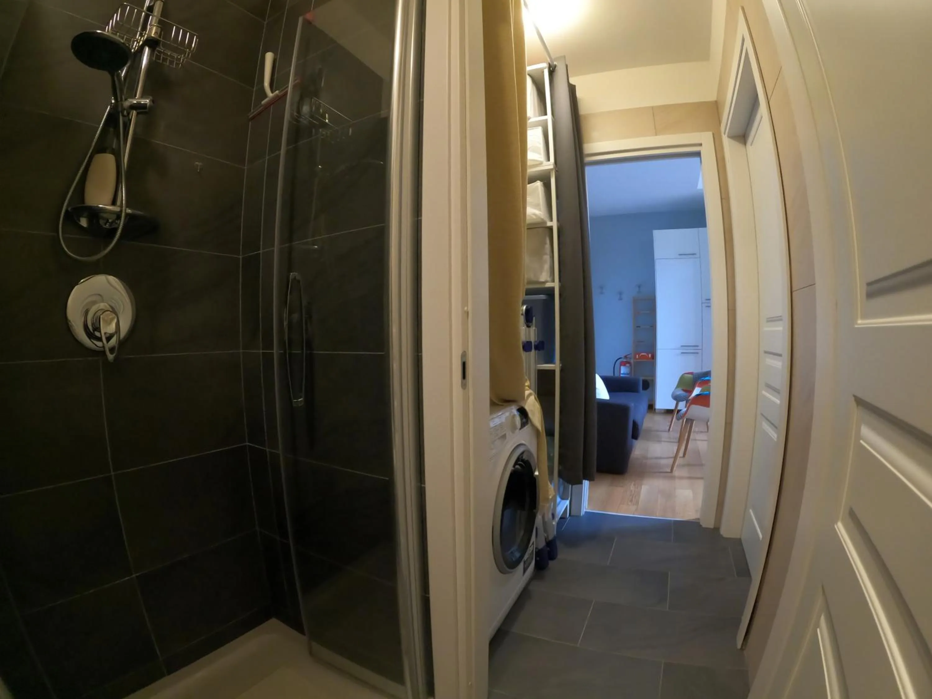 Bathroom in Five Roses Bed & Breakfast