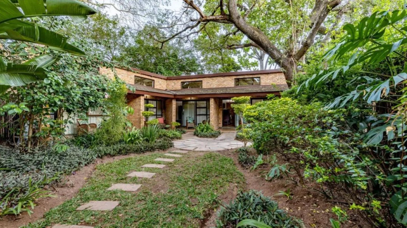 Property building in Dreamfields Guesthouse