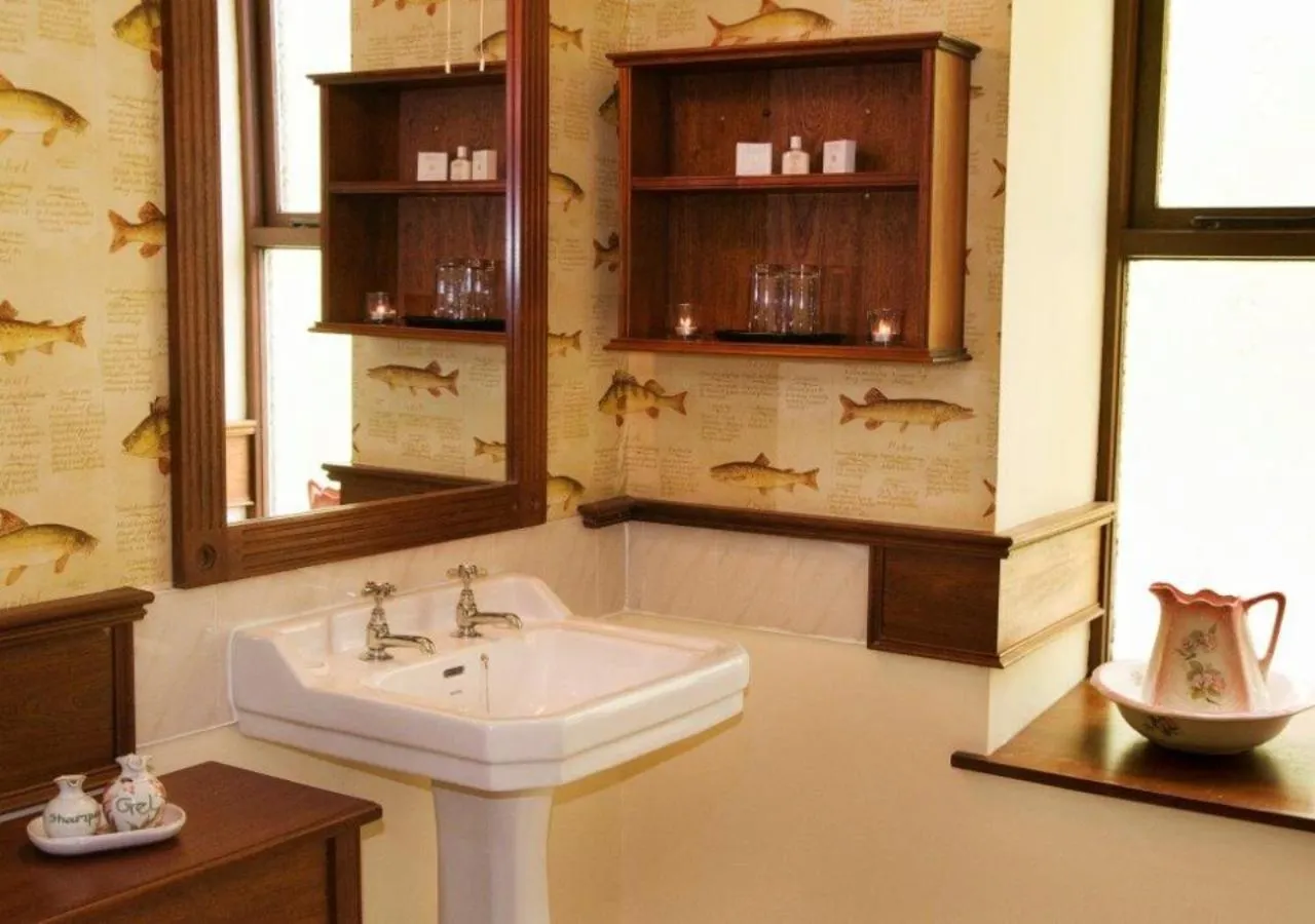 Bathroom in Lough Inagh Lodge Hotel