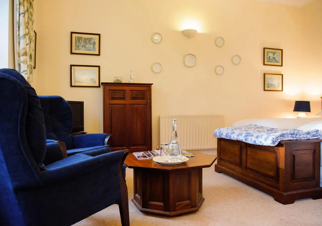 Seating area, Bed in Lough Inagh Lodge Hotel