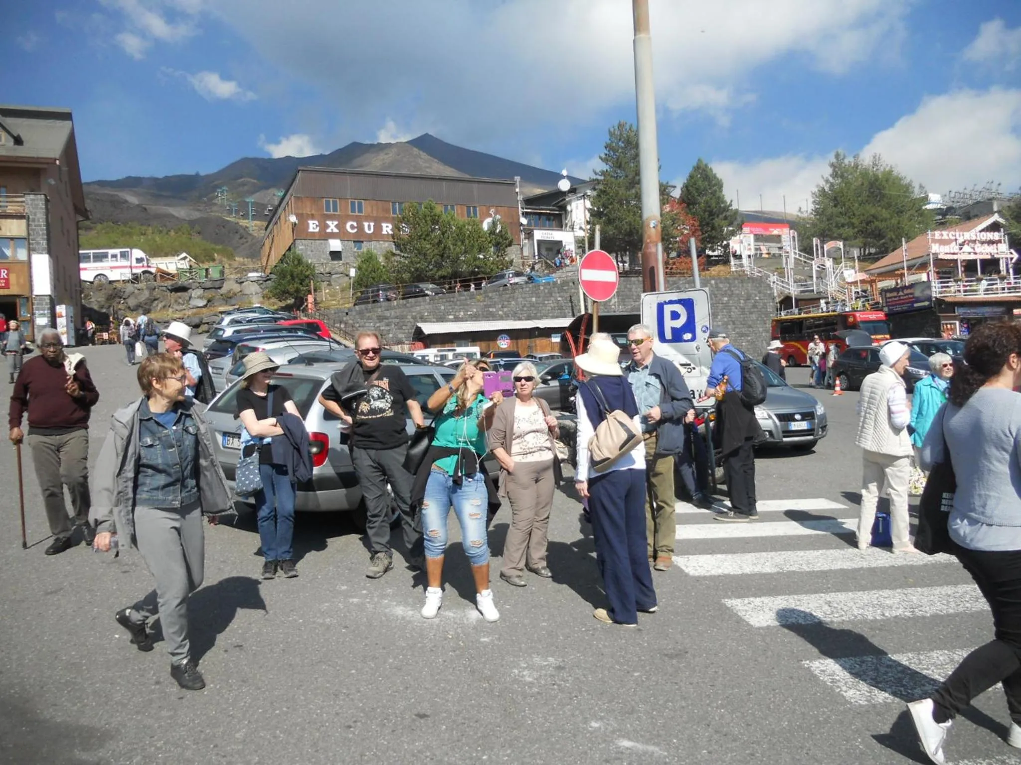 Staff in L'Agrifoglio Dell'Etna
