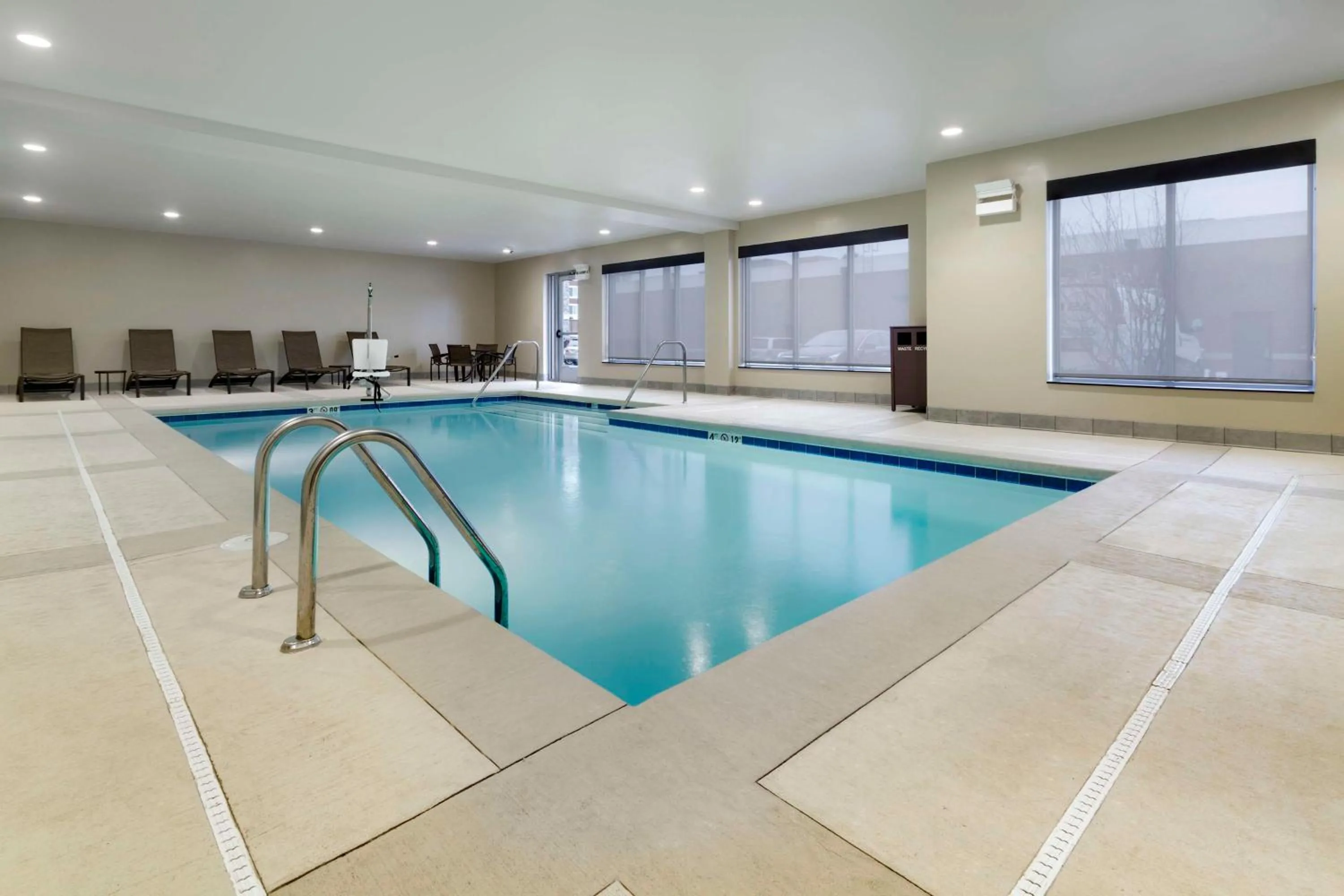 Swimming pool in Hyatt Place Blacksburg/University