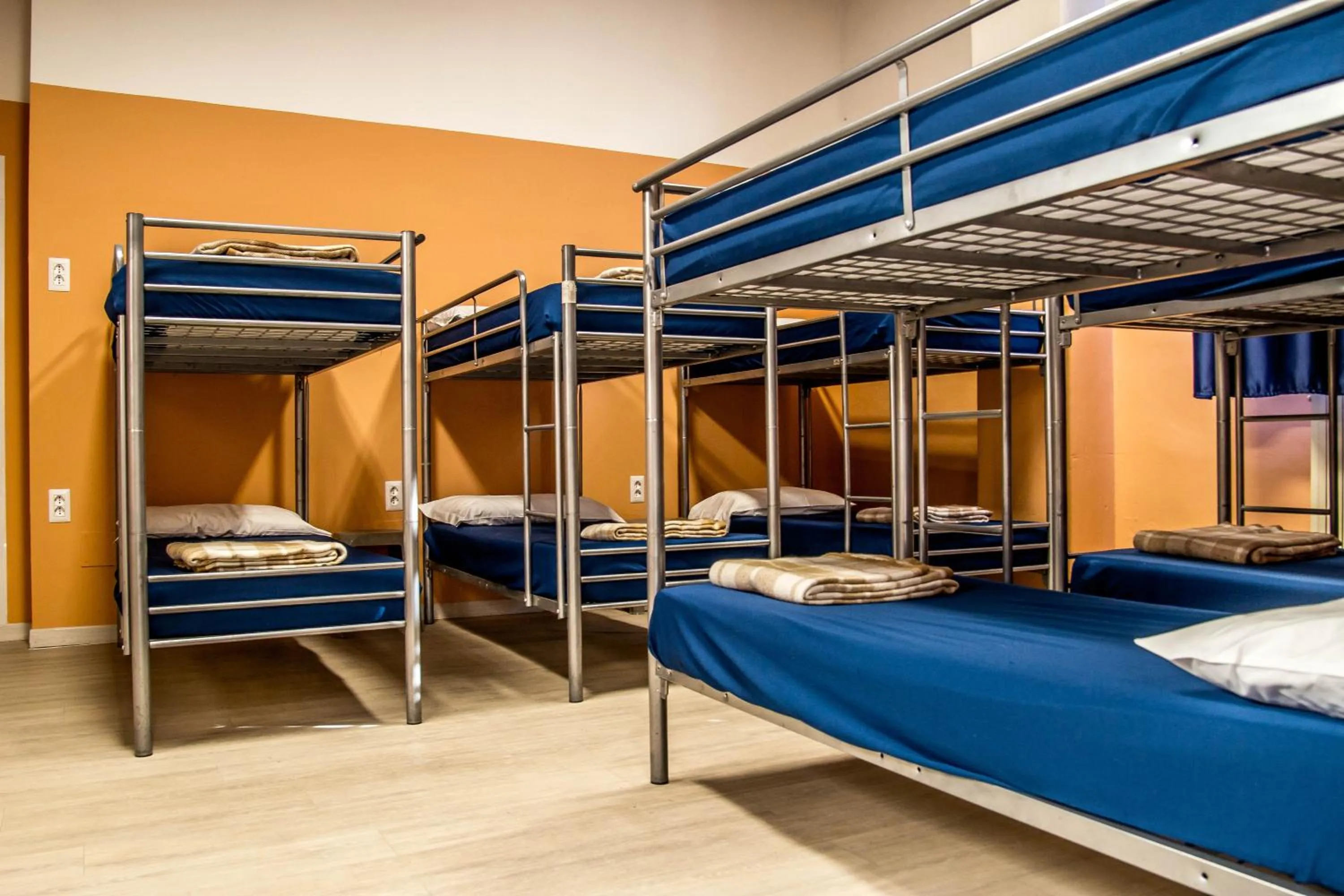 Spring, Bed in Hostel Santa Monaca