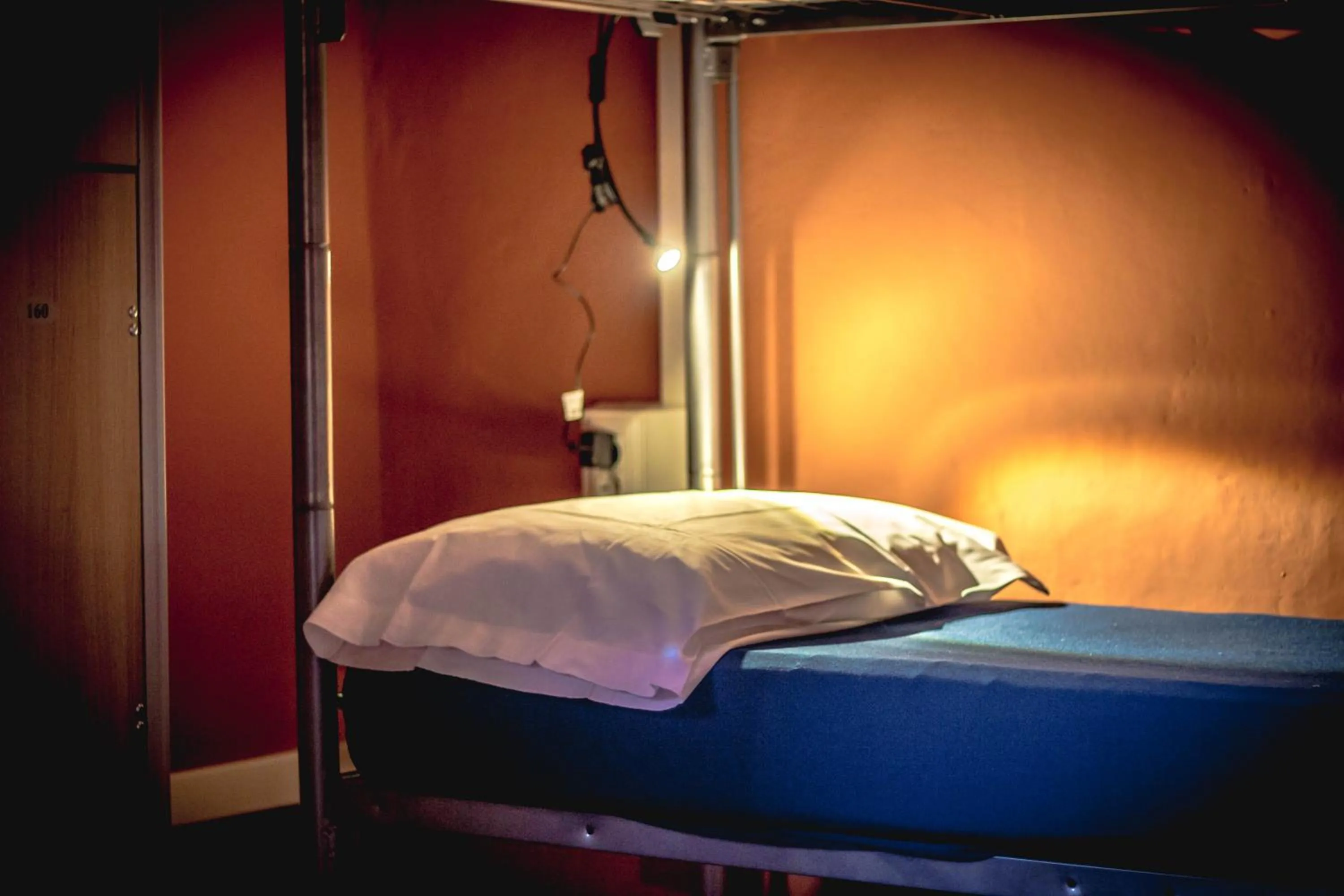 Spring, Bed in Hostel Santa Monaca