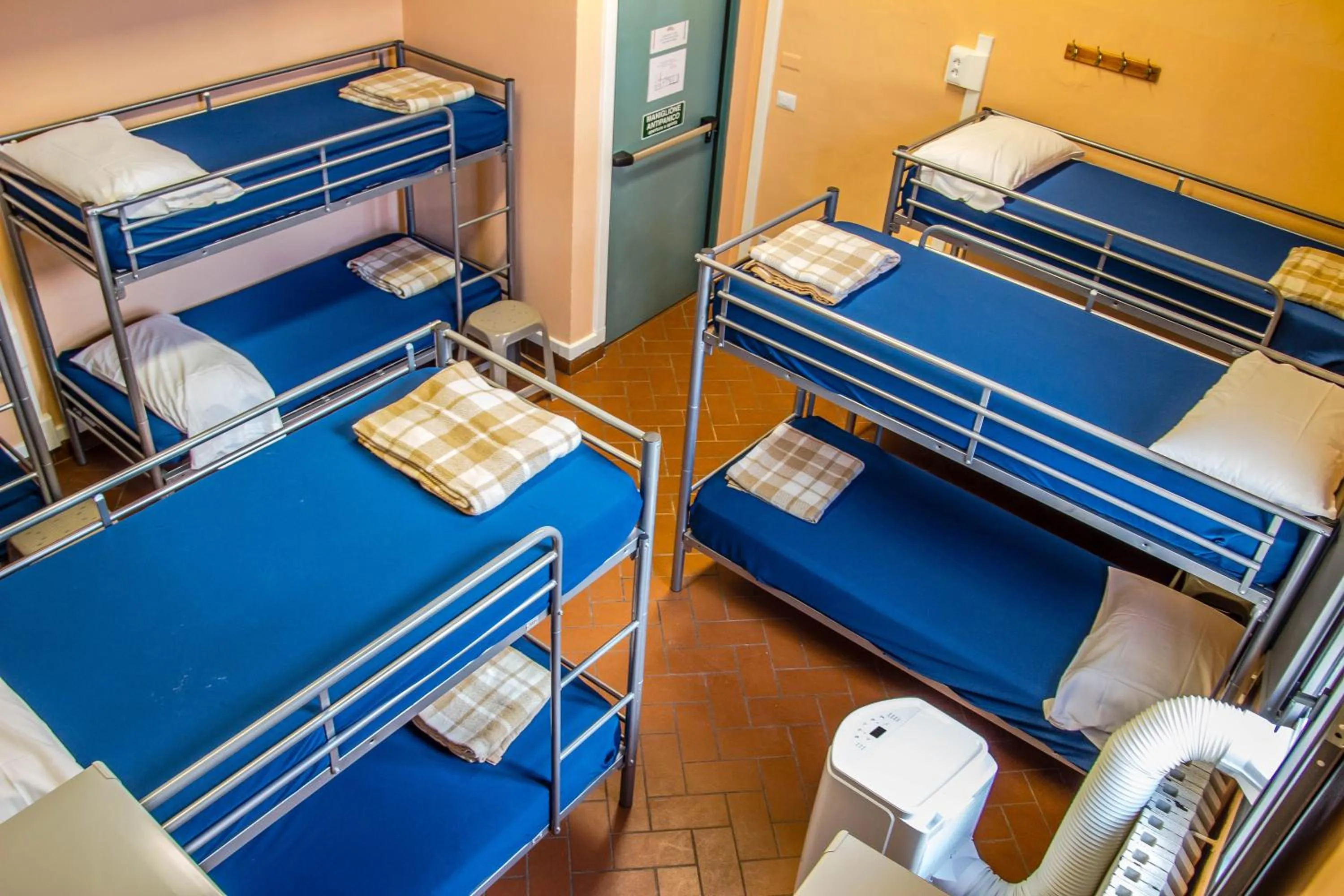 Spring, Bed in Hostel Santa Monaca