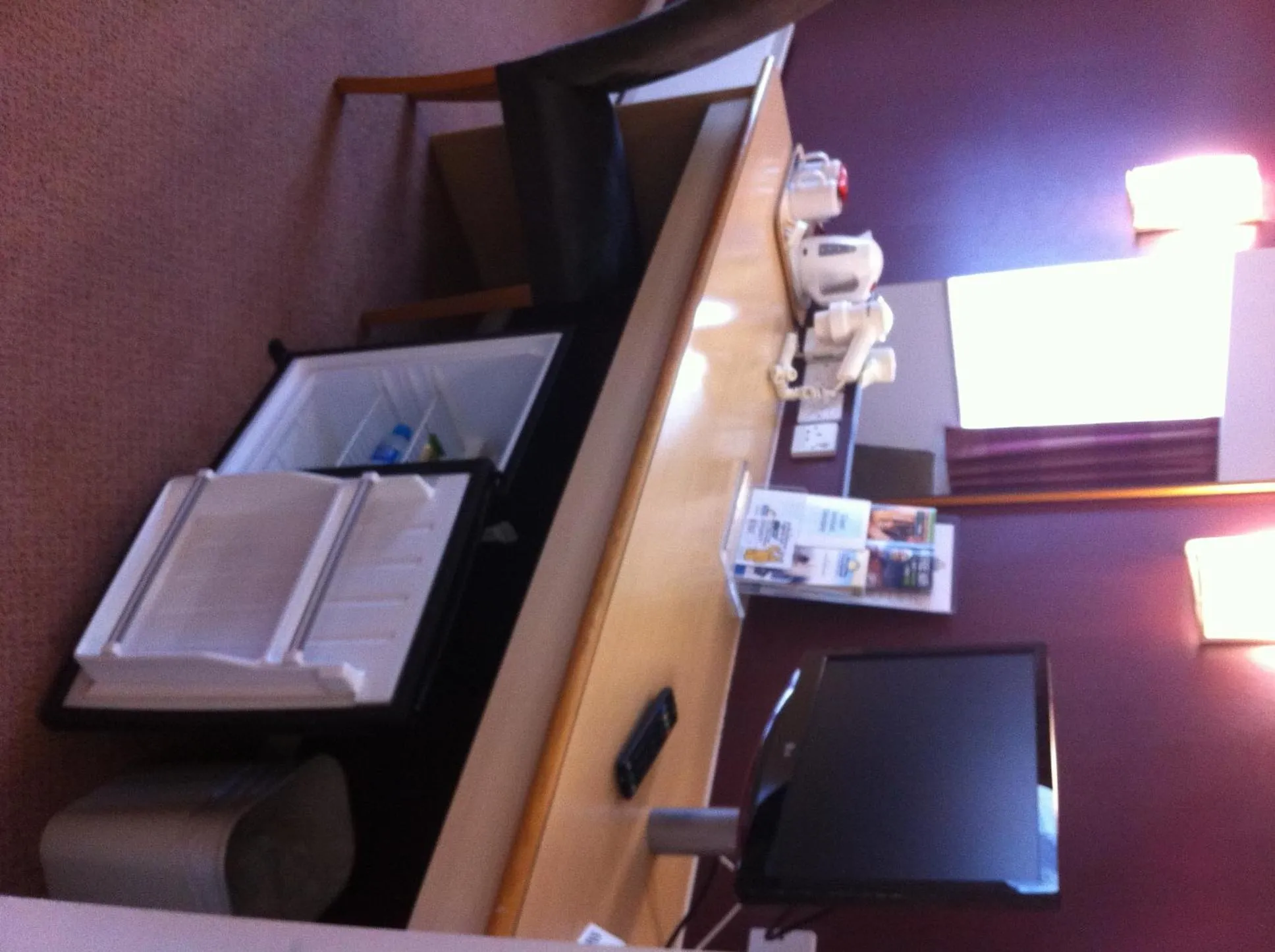 TV and multimedia in Days Inn Hotel Warwick South - Southbound M40