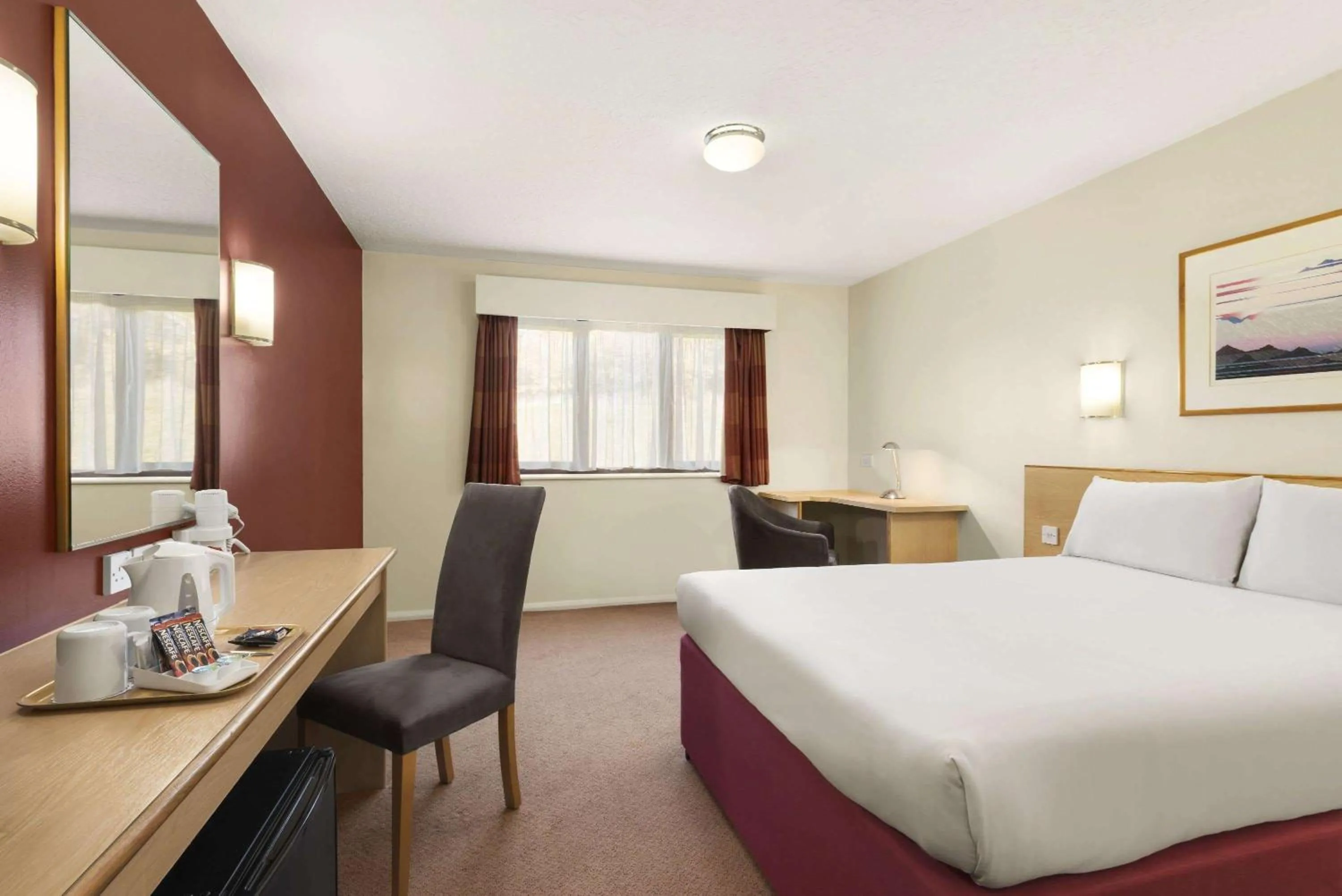 Photo of the whole room, Bed in Days Inn Hotel Warwick South - Southbound M40
