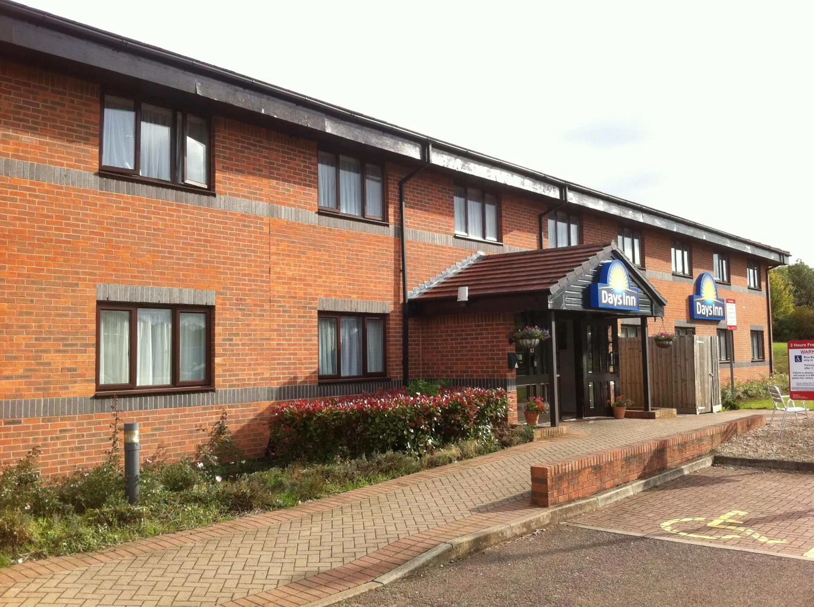 Facade/entrance in Days Inn Hotel Warwick South - Southbound M40