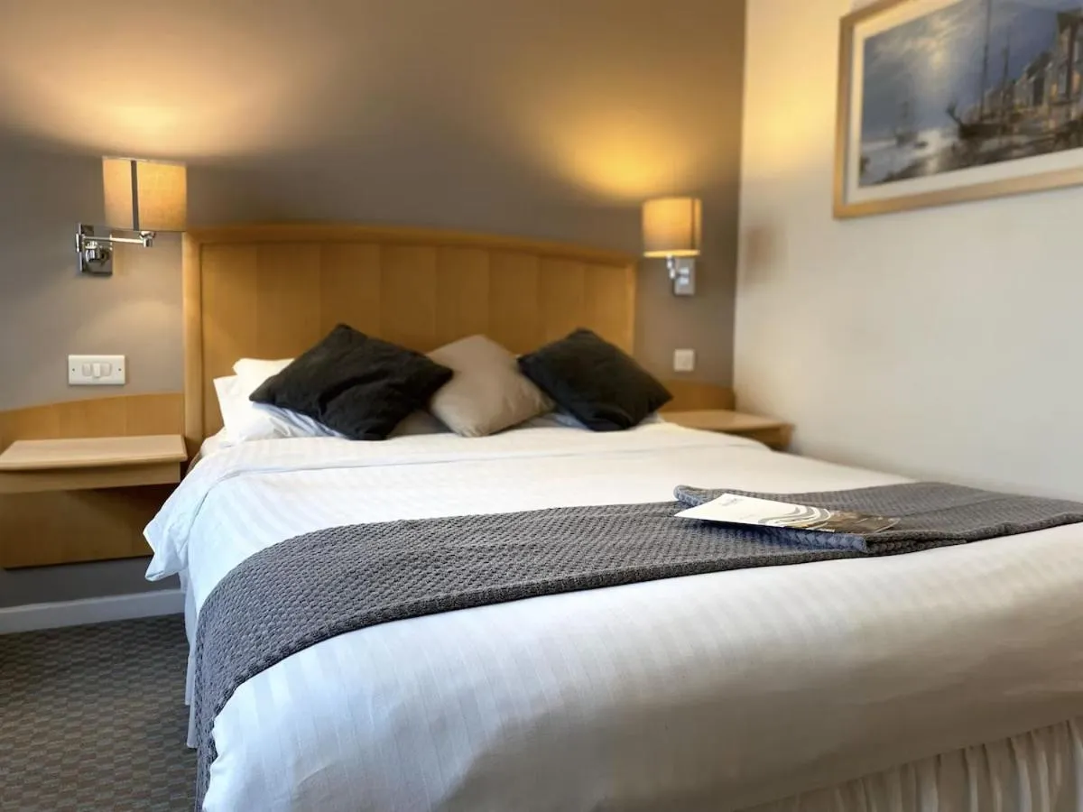 Bed in The Wiltshire Hotel, Golf and Leisure Resort