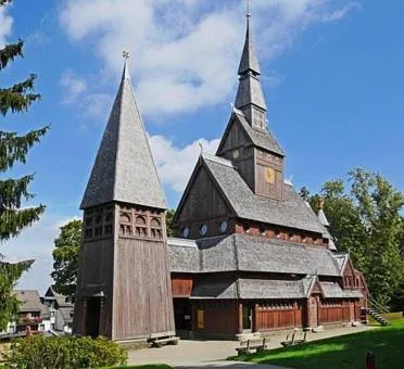 Nearby landmark in Fischer