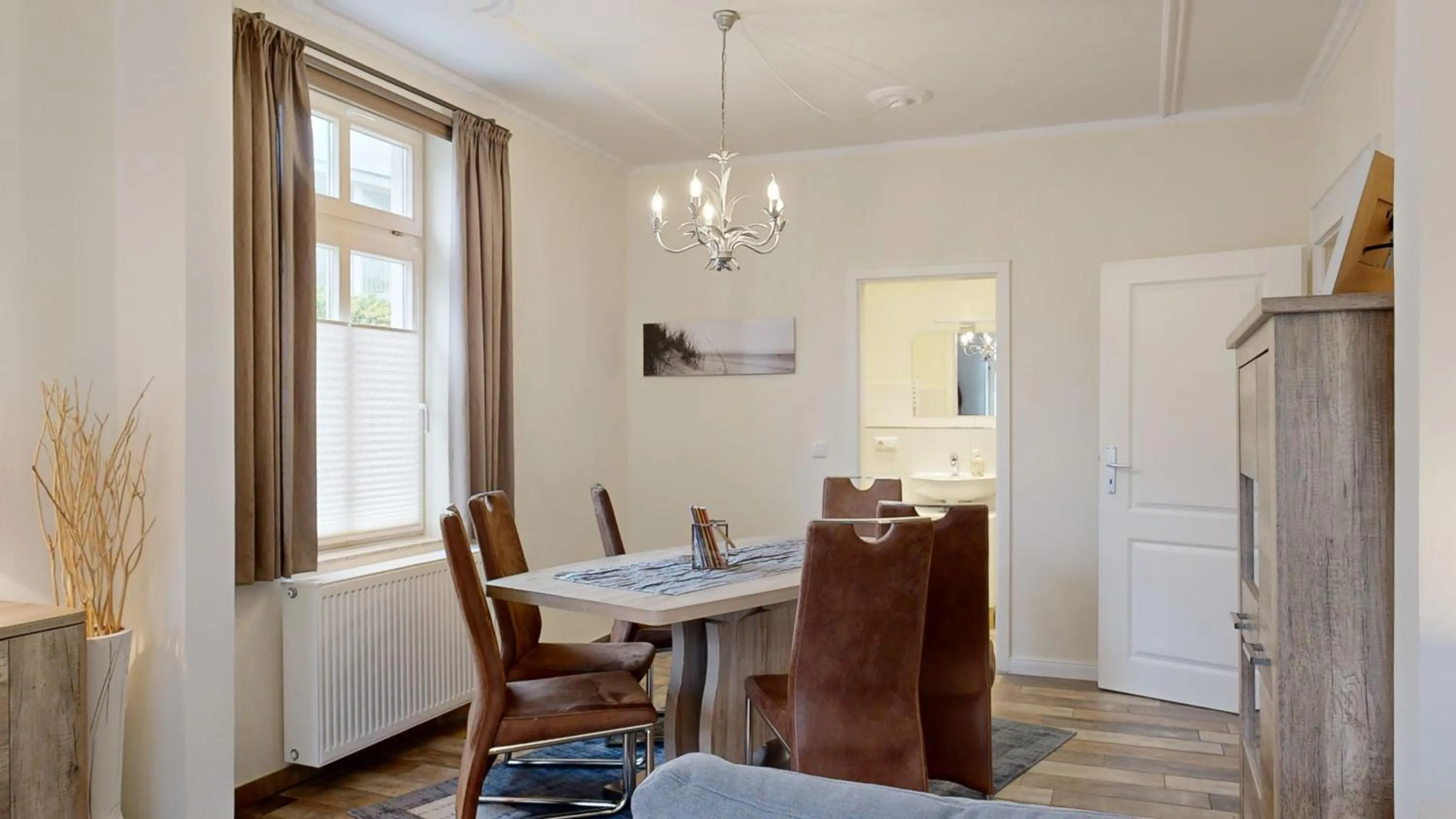 Living room in strandnahe FeWo mit Terrasse, Villa Vergissmeinnicht 01, Binz