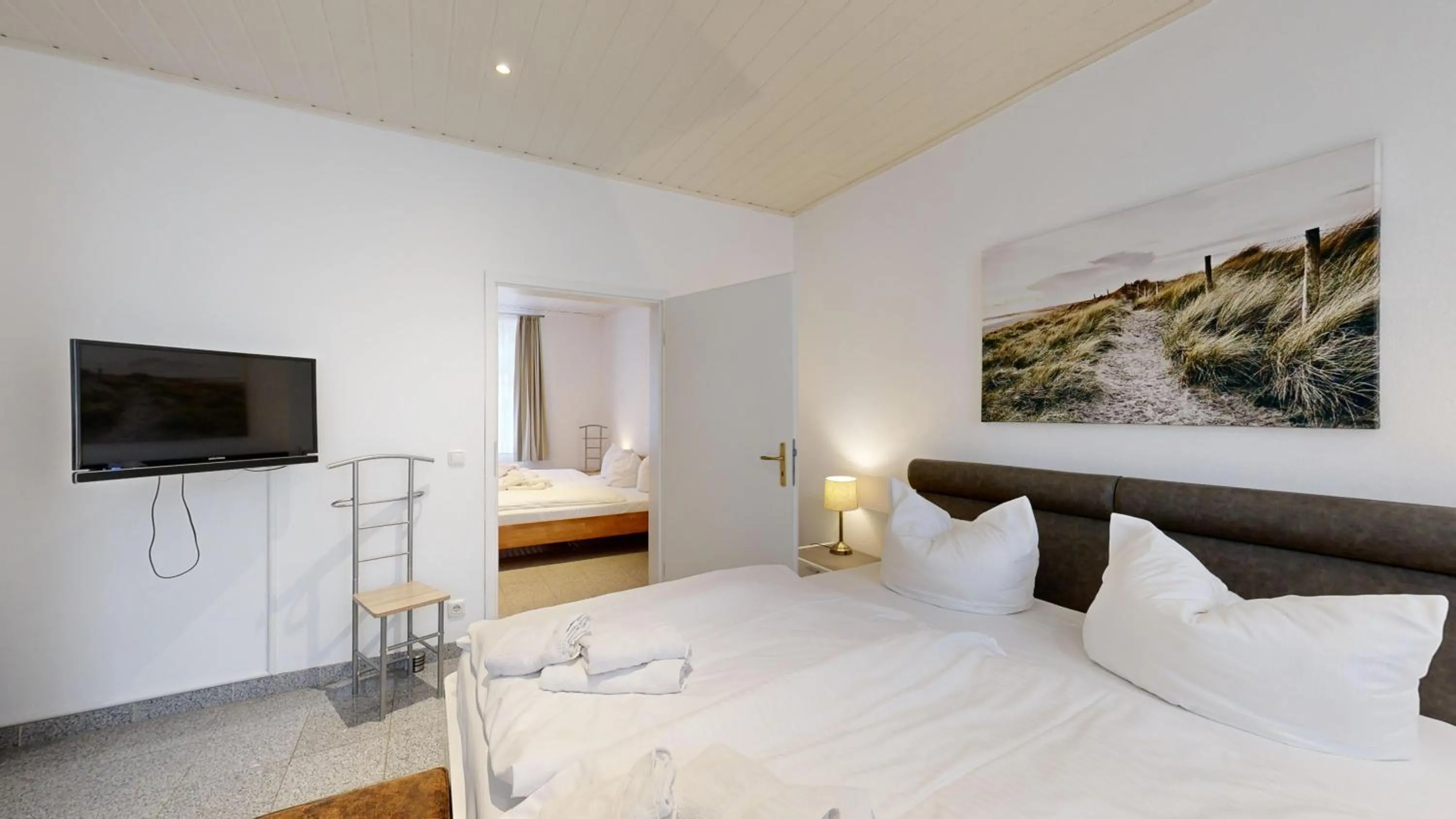 Bedroom, Bed in strandnahe FeWo mit Terrasse, Villa Vergissmeinnicht 01, Binz