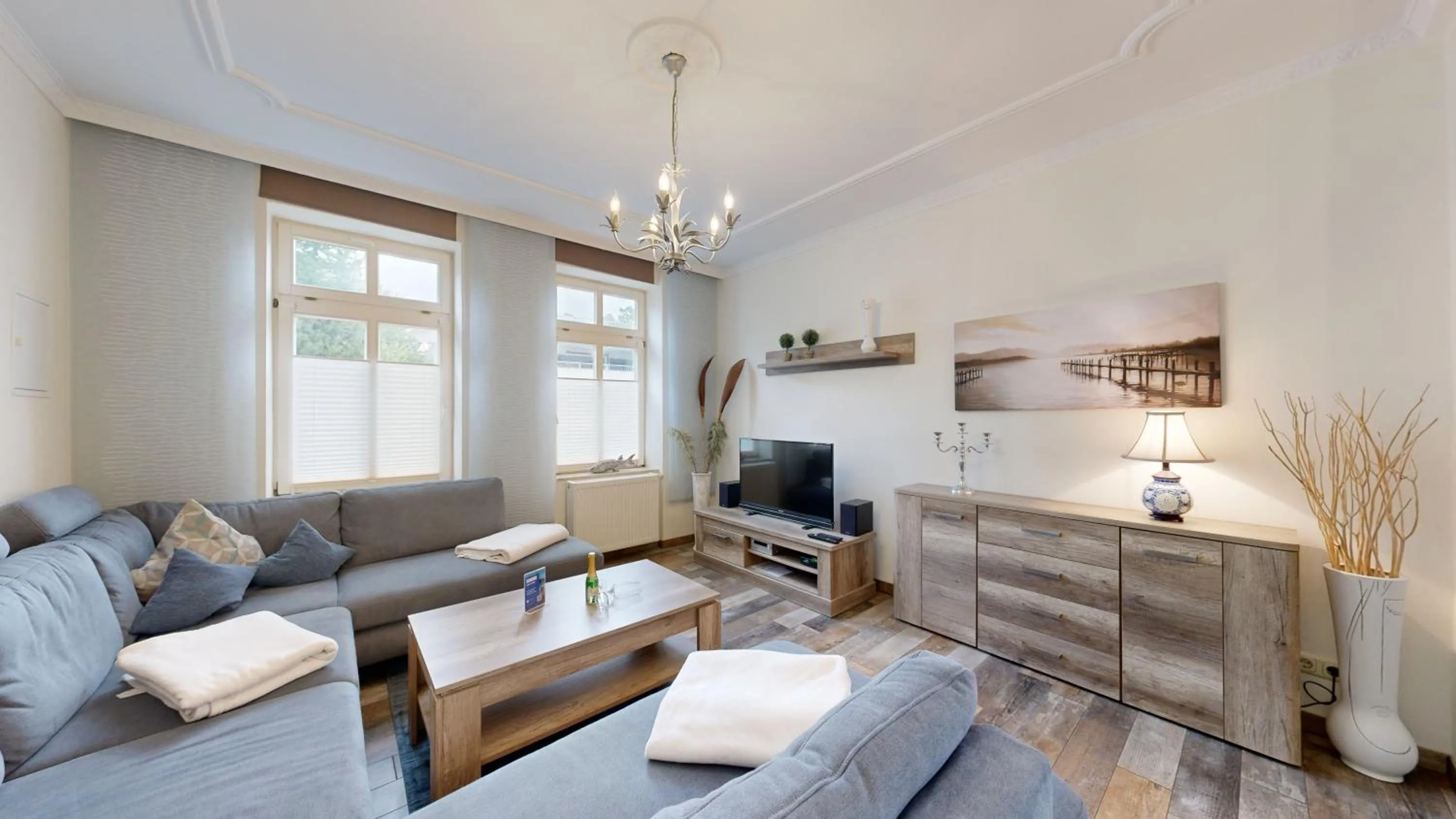 Living room in strandnahe FeWo mit Terrasse, Villa Vergissmeinnicht 01, Binz