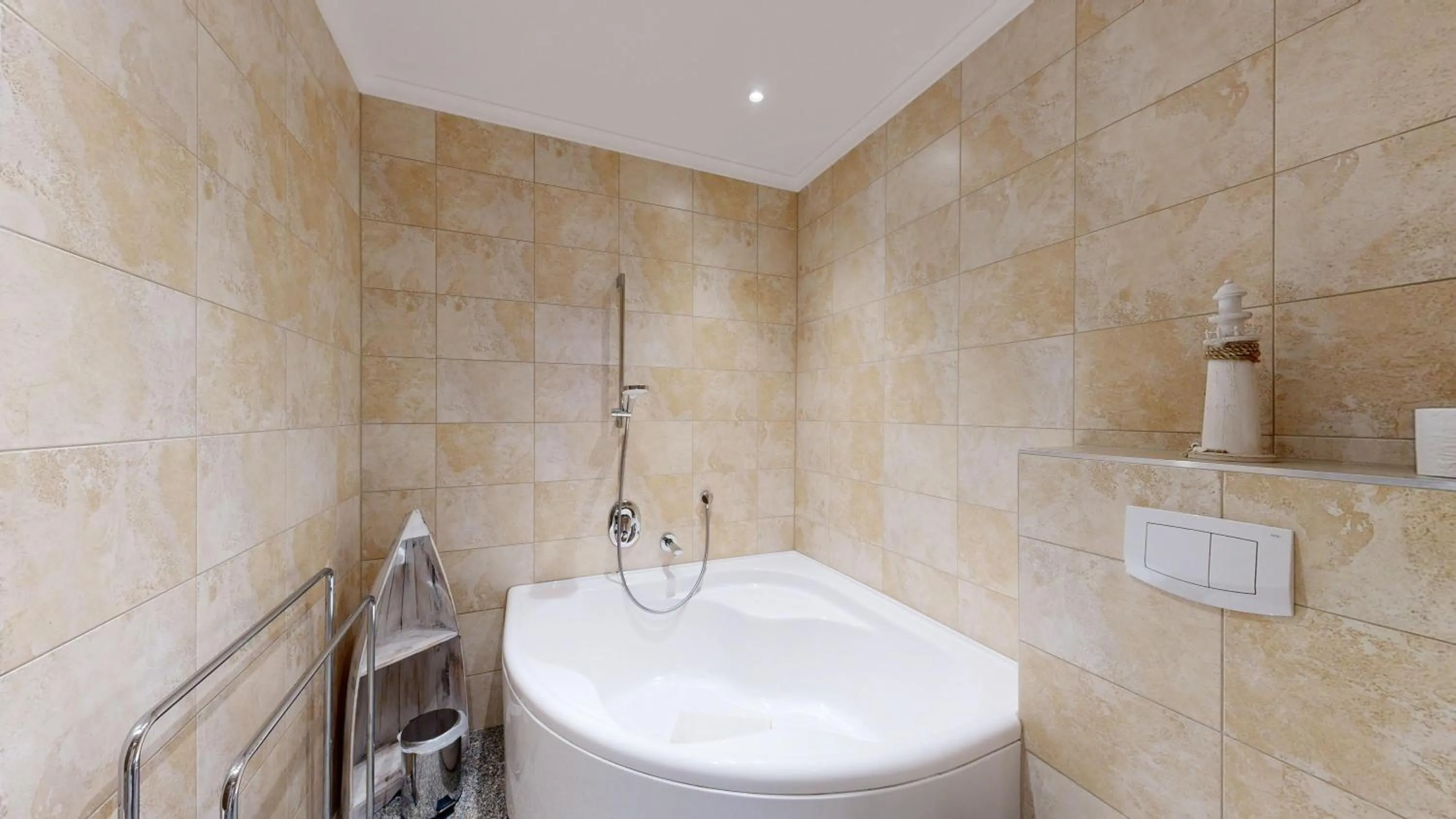 Bathroom in strandnahe FeWo mit Terrasse, Villa Vergissmeinnicht 01, Binz