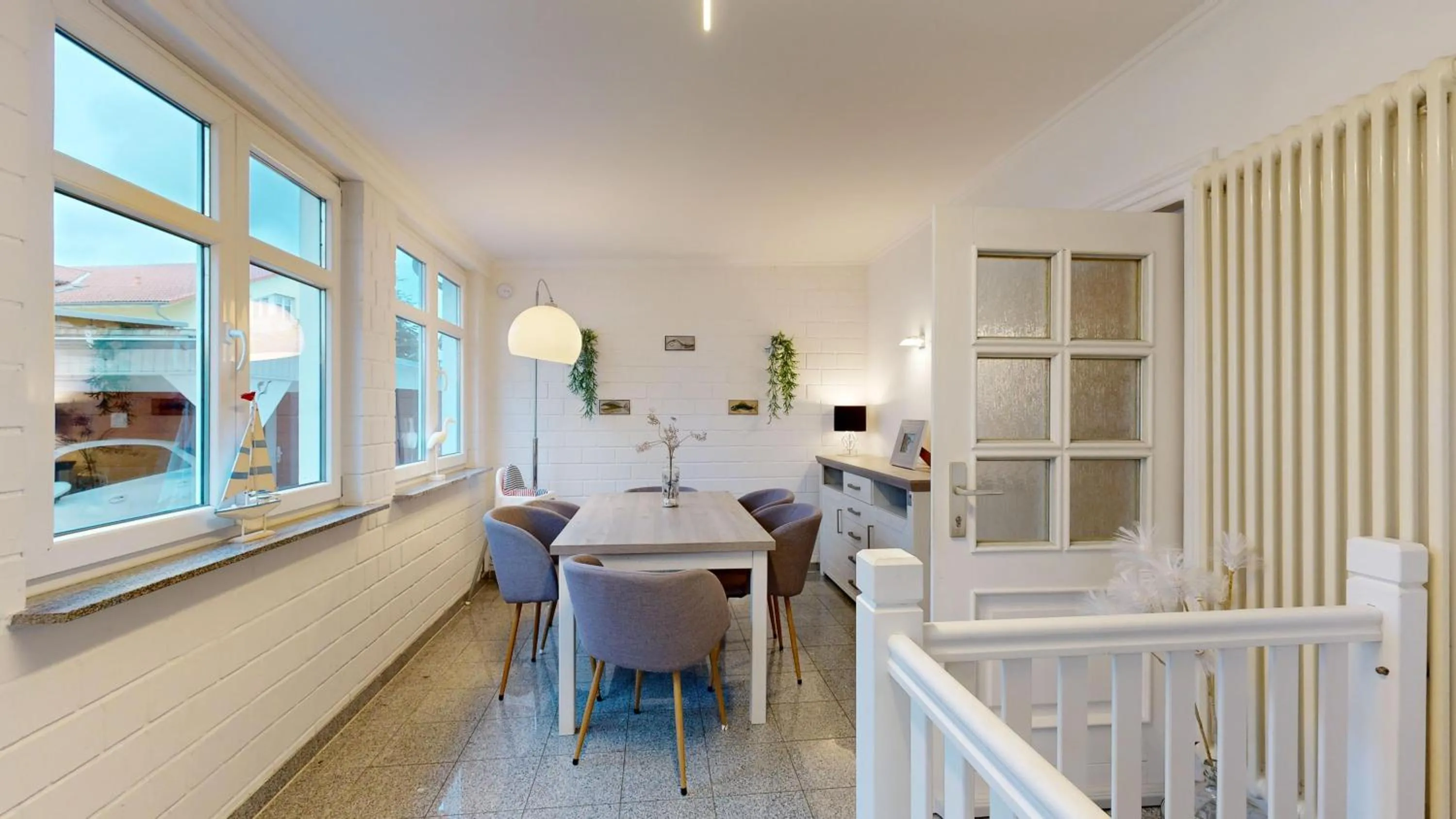 Living room in strandnahe FeWo mit Terrasse, Villa Vergissmeinnicht 01, Binz