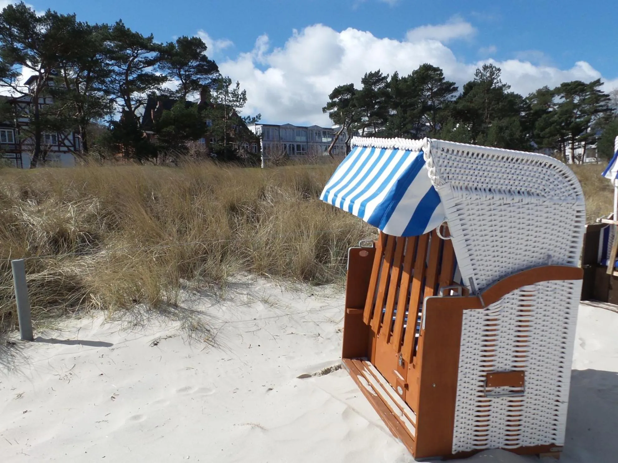Beach in strandnahe FeWo mit Terrasse, Villa Vergissmeinnicht 01, Binz