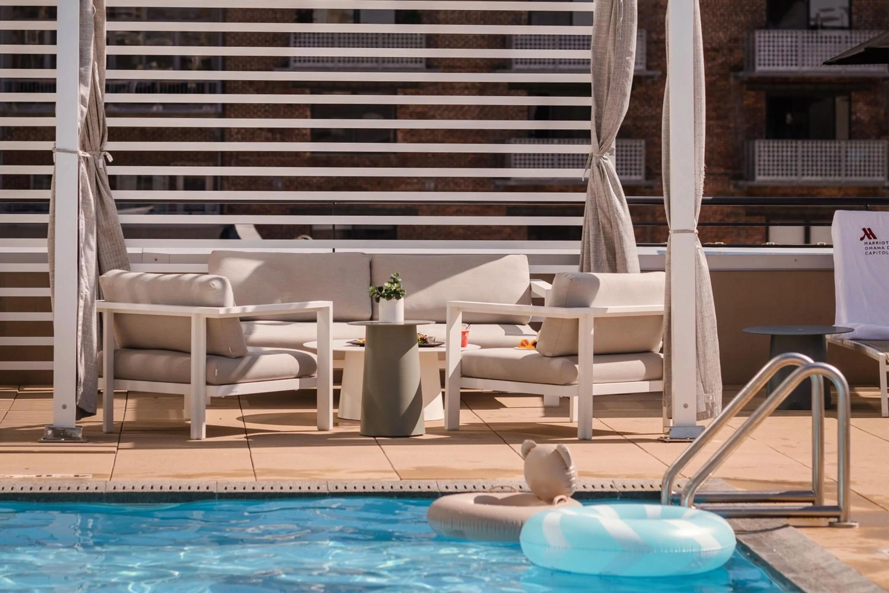 Swimming pool in Omaha Marriott Downtown at the Capitol District