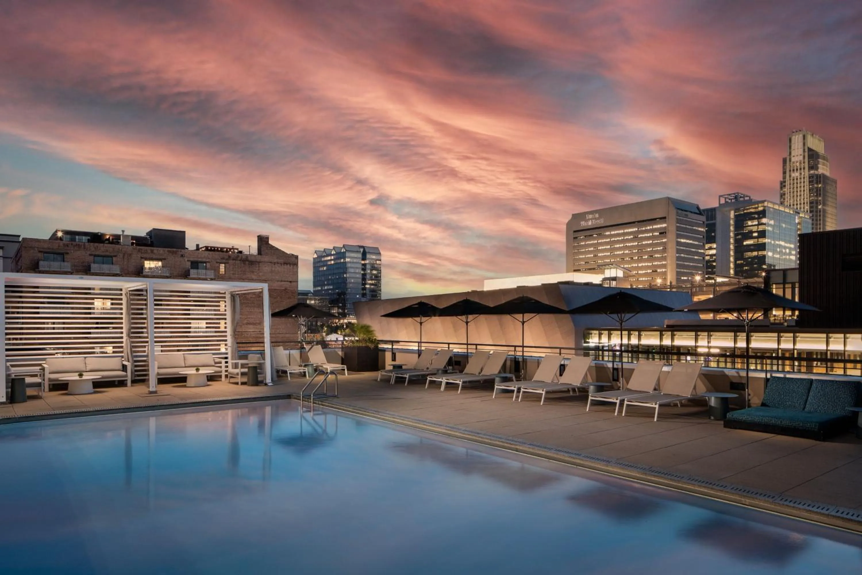Swimming pool in Omaha Marriott Downtown at the Capitol District