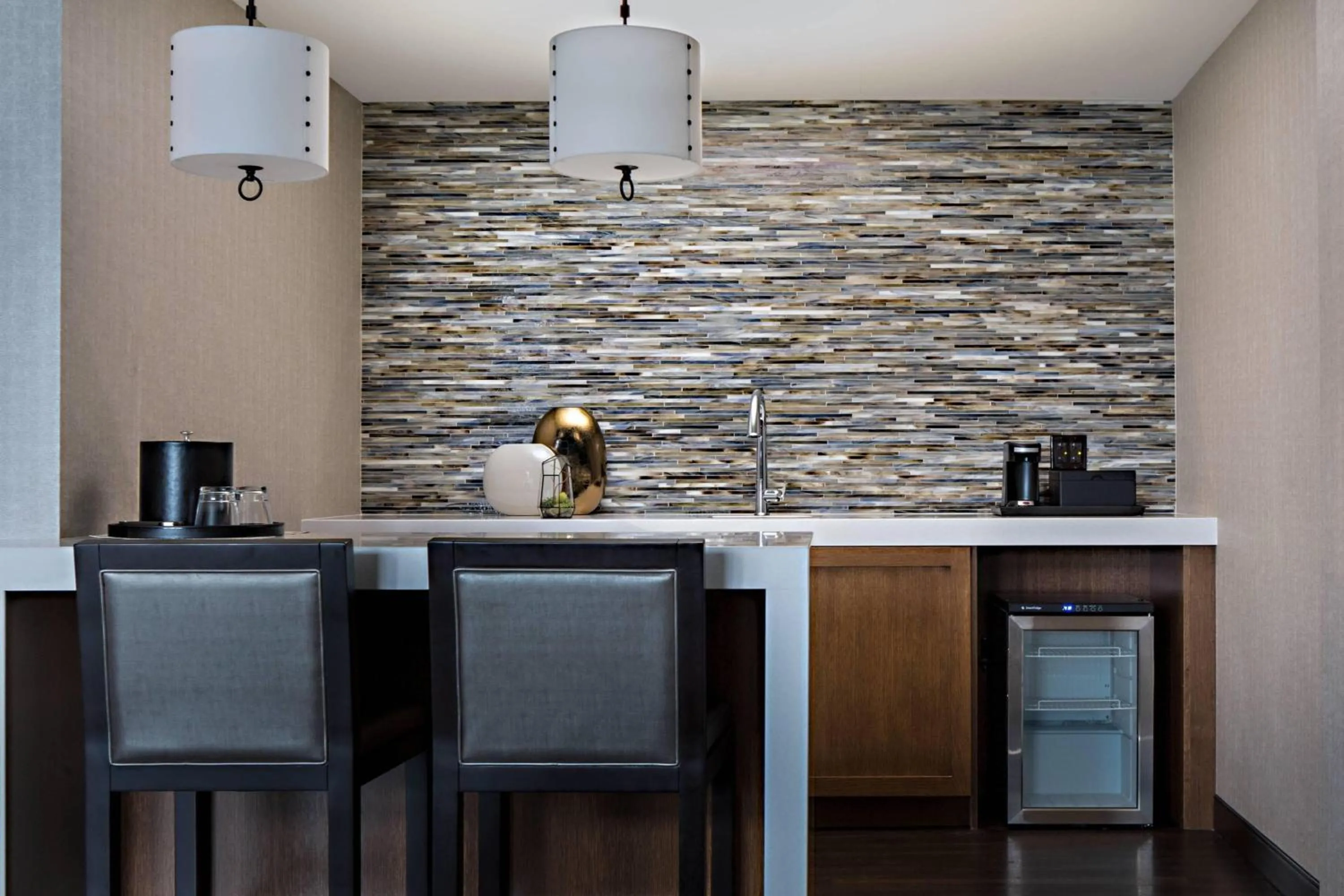 Kitchen or kitchenette in Omaha Marriott Downtown at the Capitol District