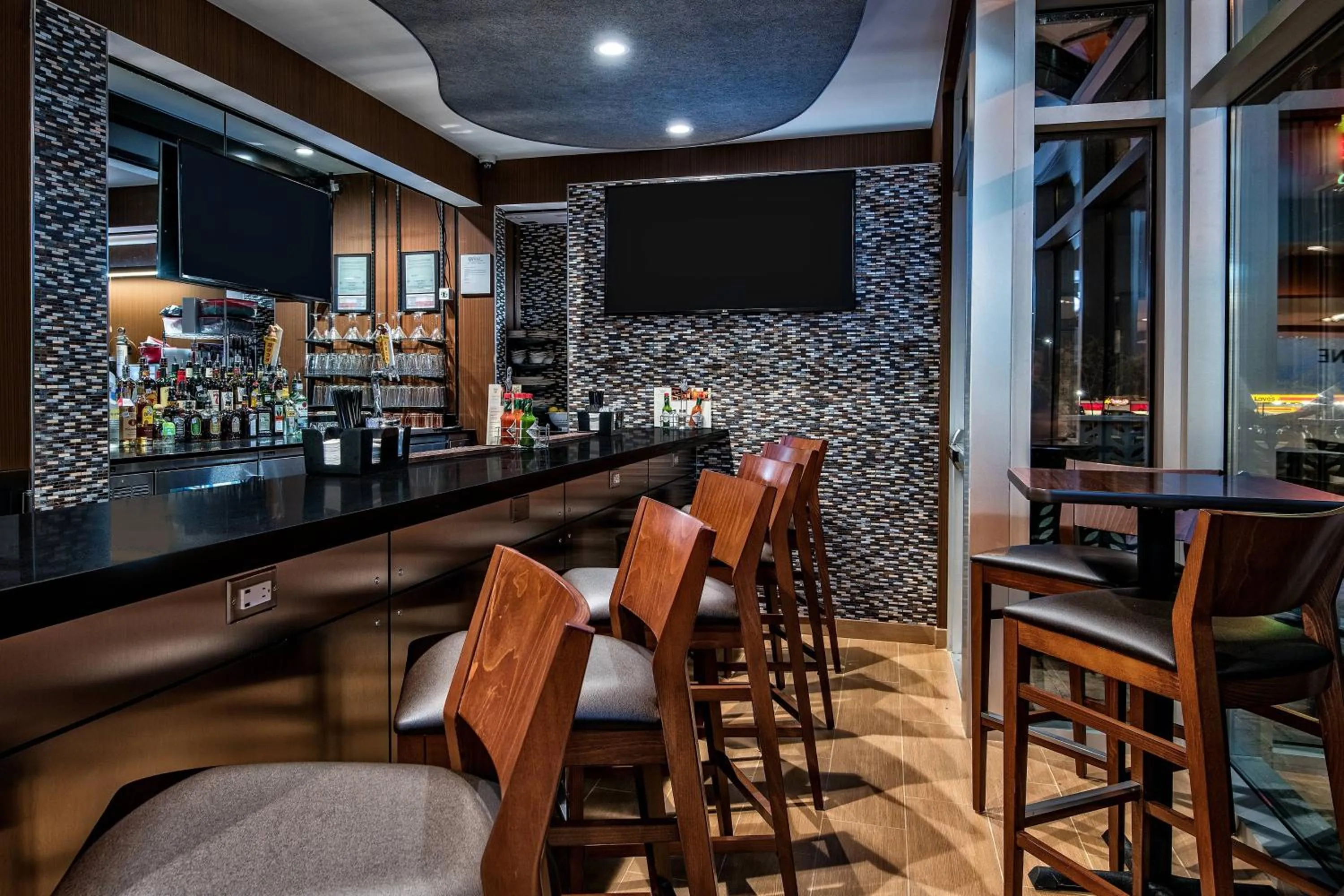 Lounge or bar in Fairfield Inn & Suites Van Canton Area